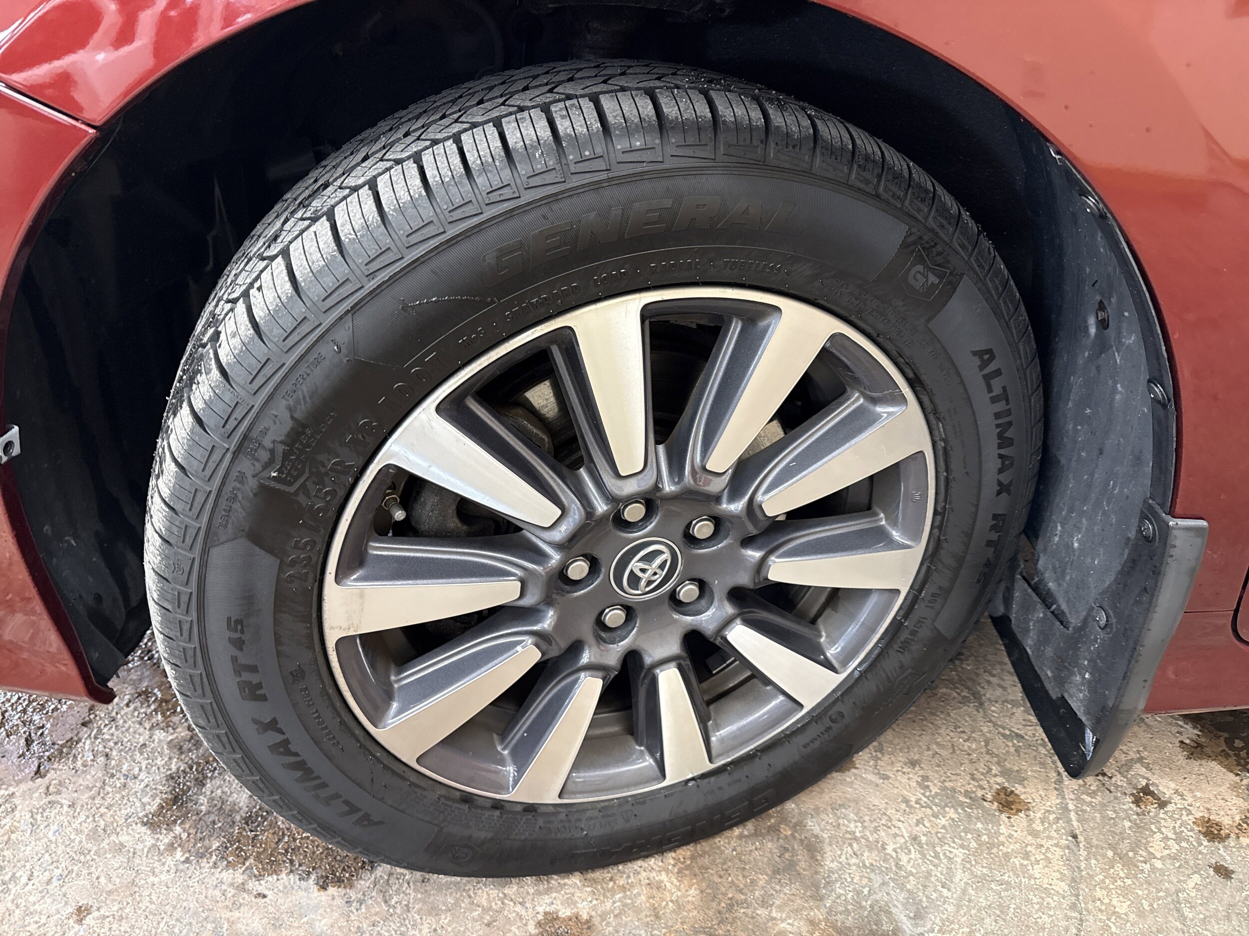 2018 Toyota Sienna XLE photo 2