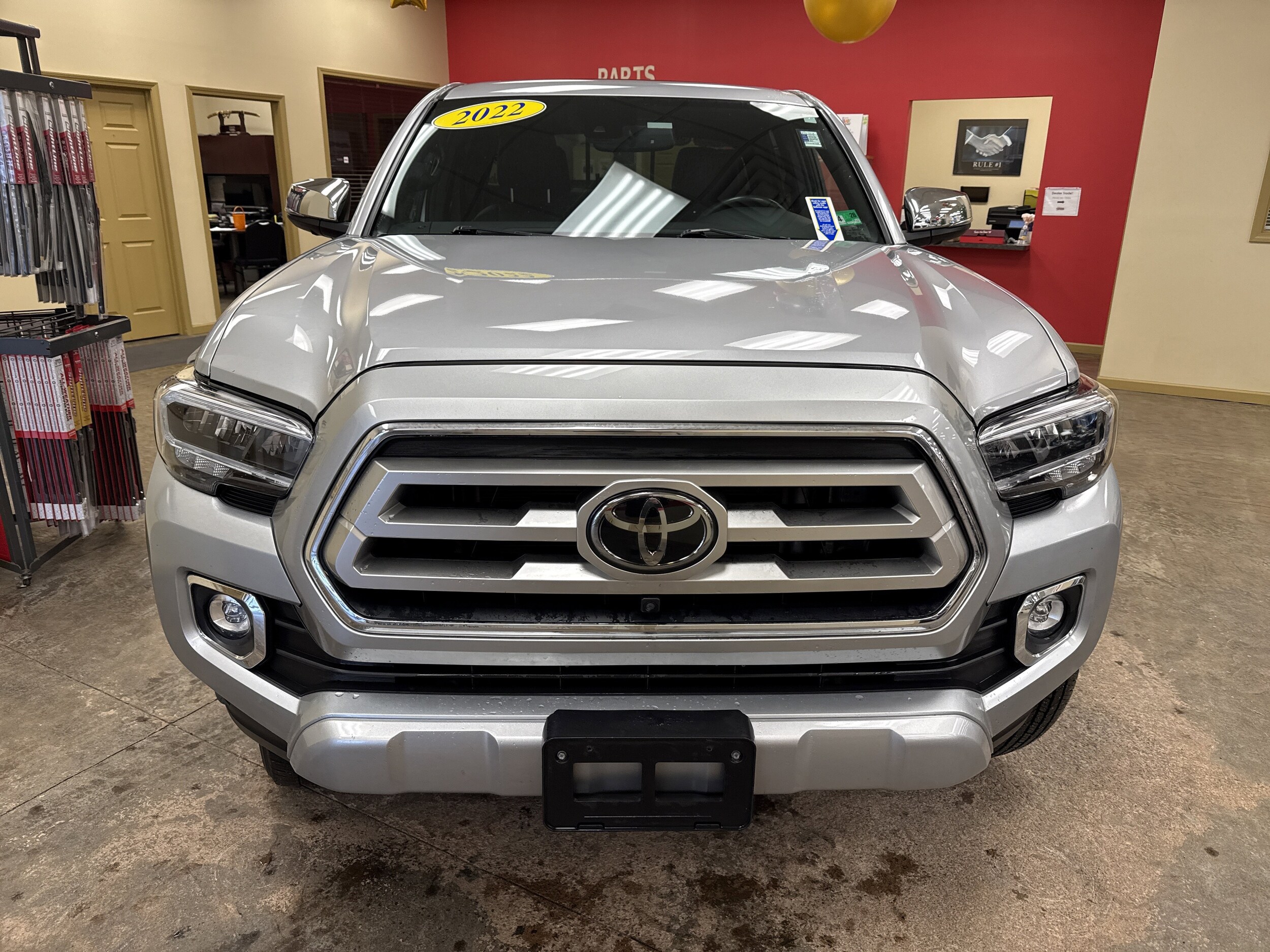2023 Toyota Tacoma Limited V6 photo 2