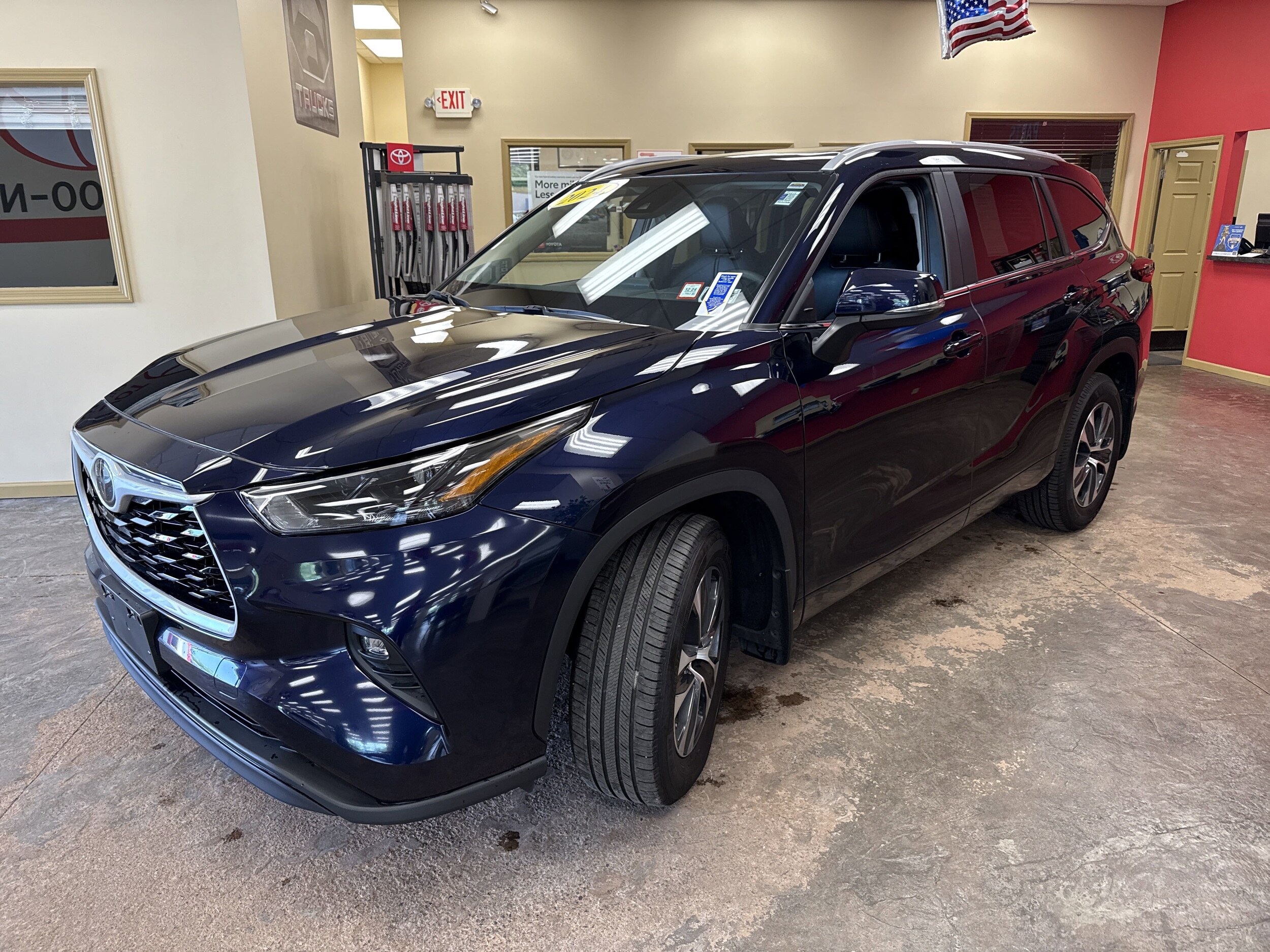 2024 Toyota Highlander XLE photo 3