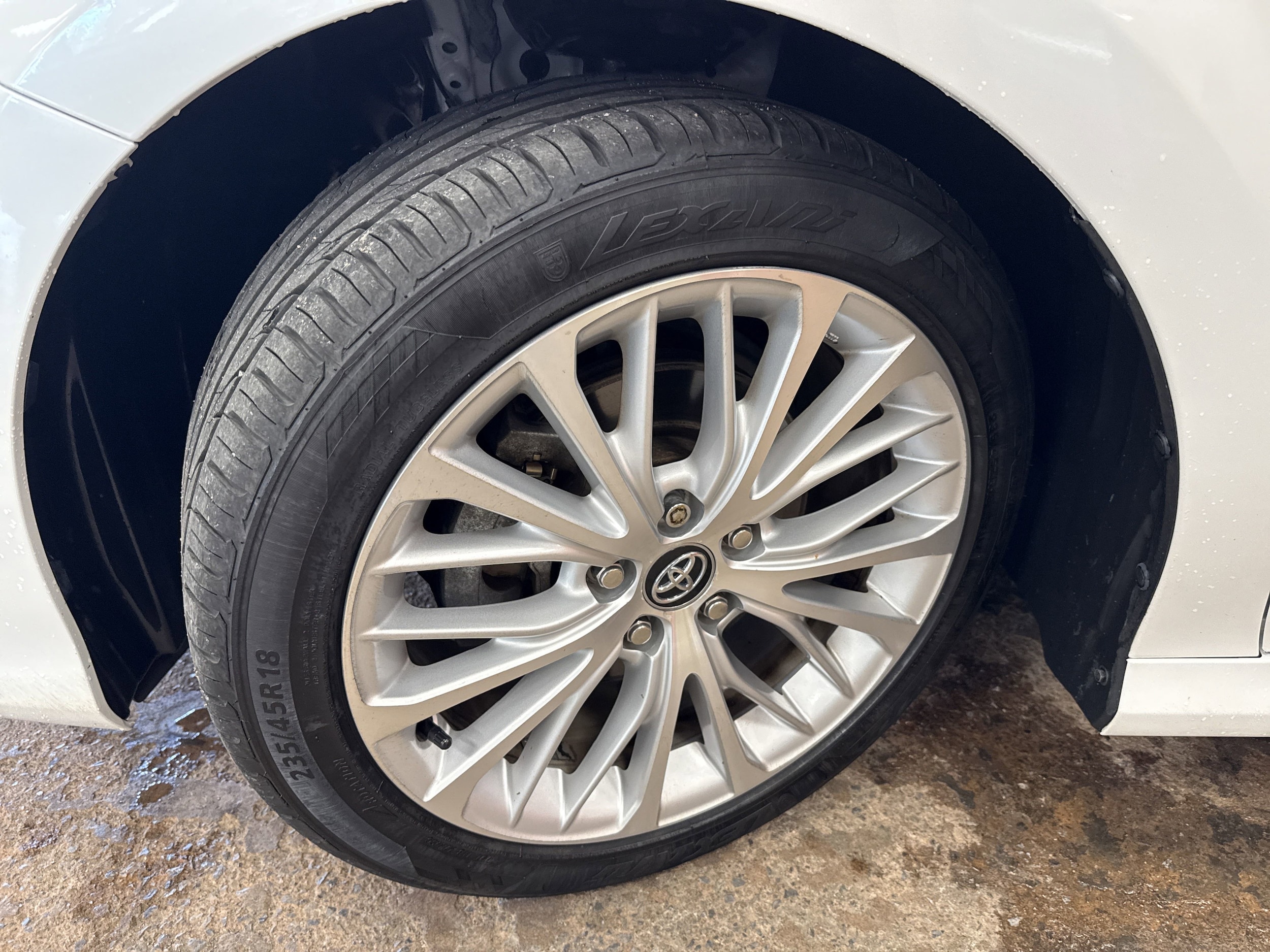2020 Toyota Camry Hybrid XLE photo 4