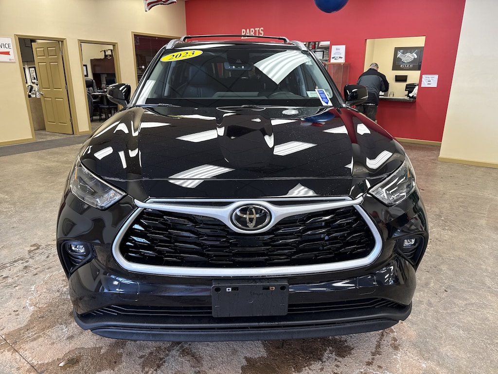 Used 2023 Toyota Highlander XLE SUV
