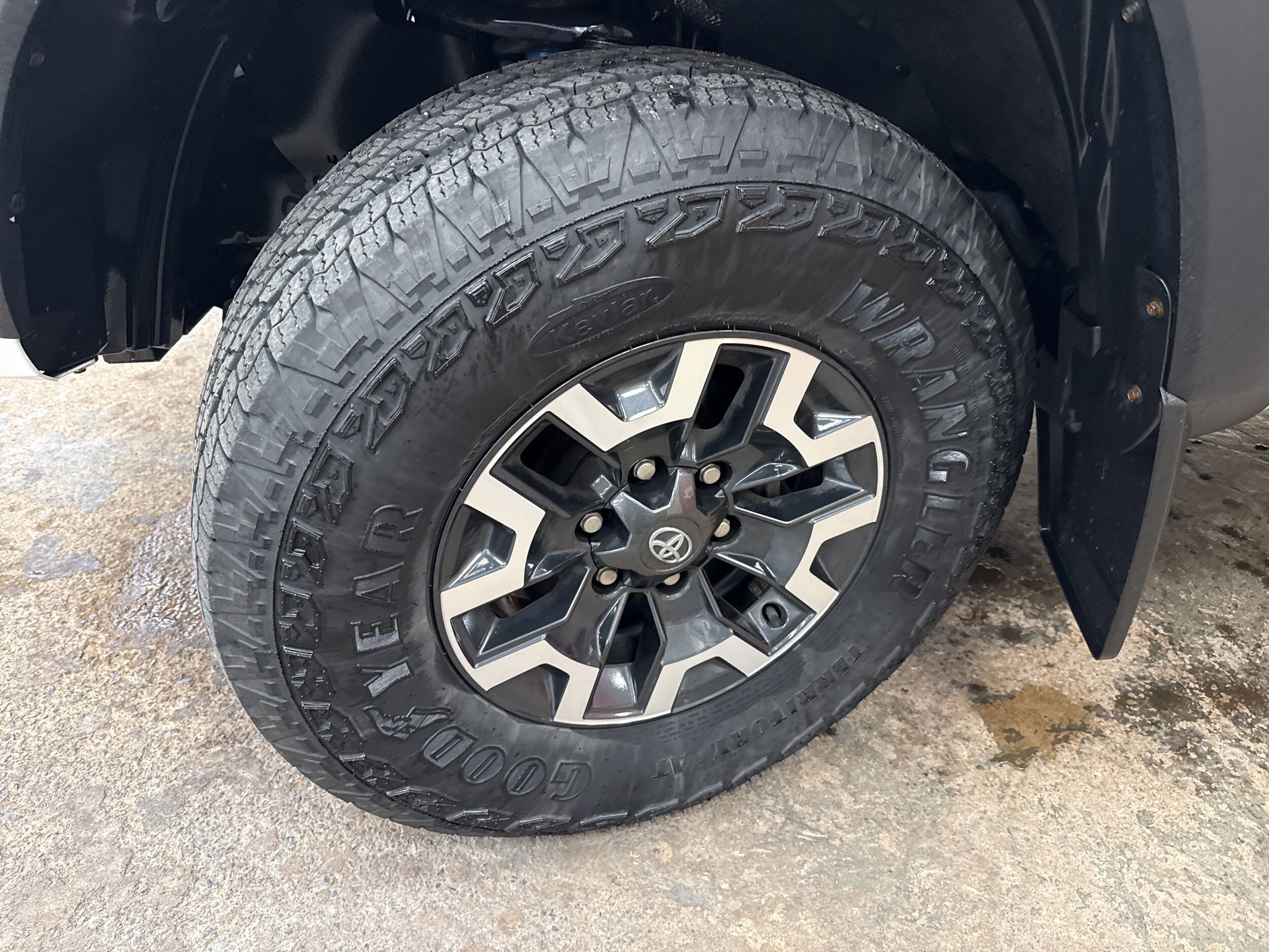 2022 Toyota Tacoma TRD V6 photo 4