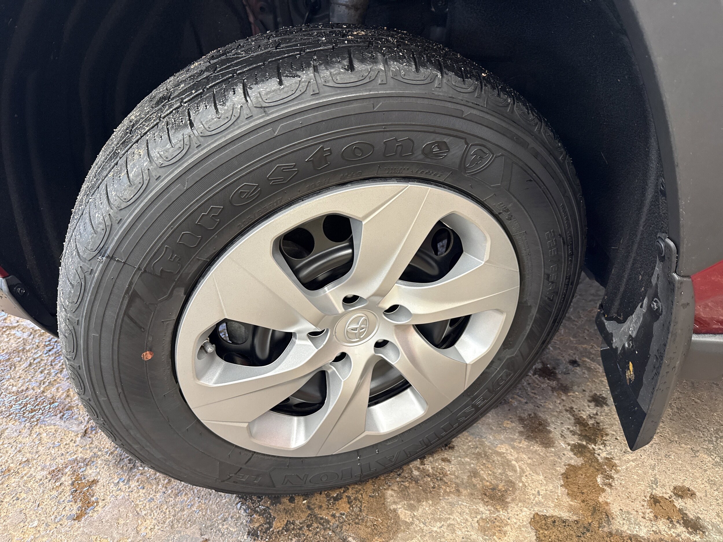 2023 Toyota RAV4 LE photo 4