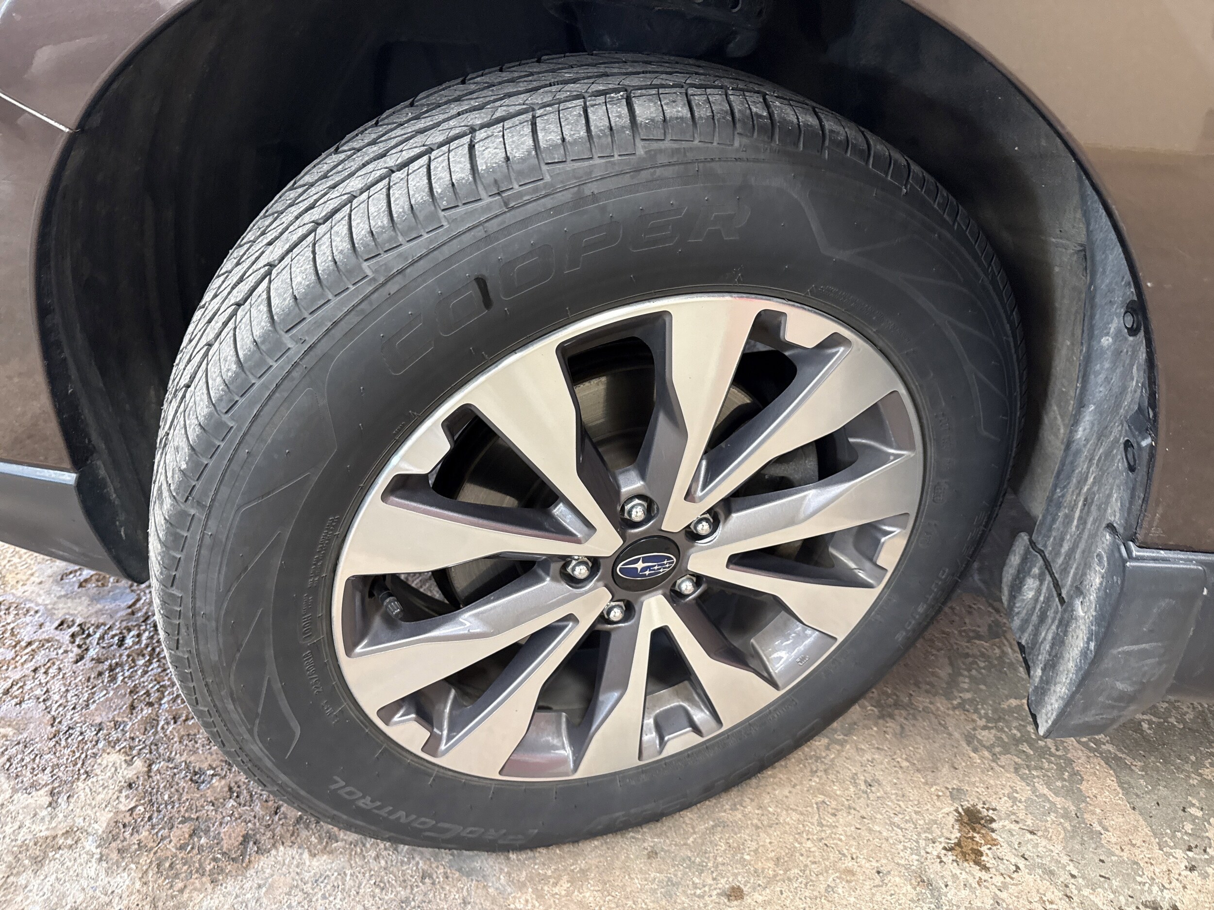 2019 Subaru Outback 2.5i Touring photo 3