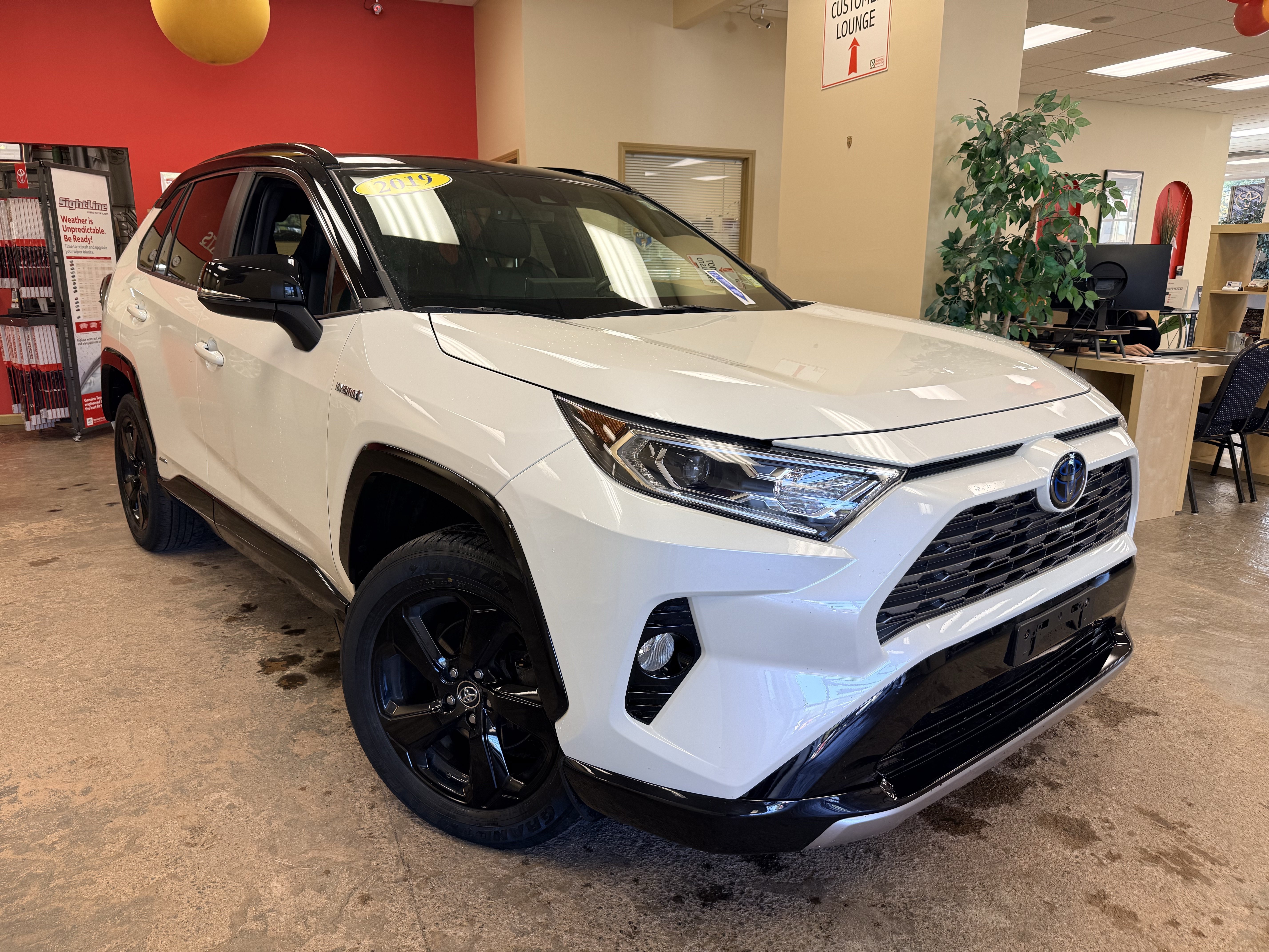 2019 Toyota RAV4 Hybrid XSE SUV