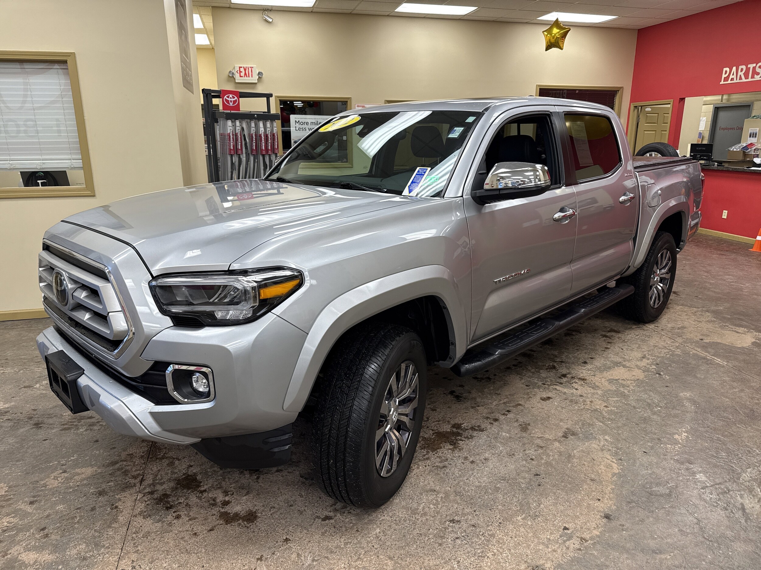 2023 Toyota Tacoma Limited V6 photo 3