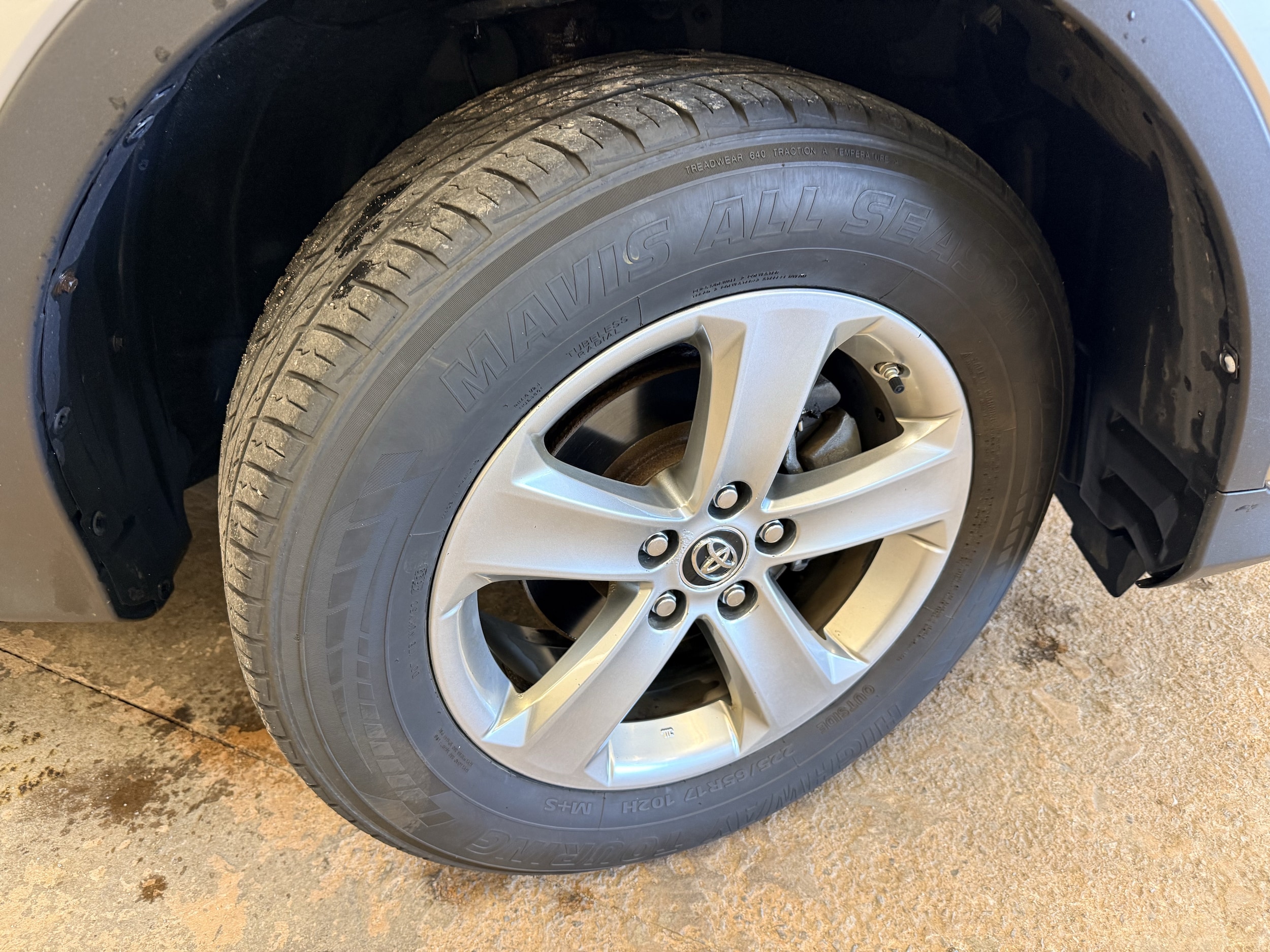 2015 Toyota RAV4 XLE - Photo 12