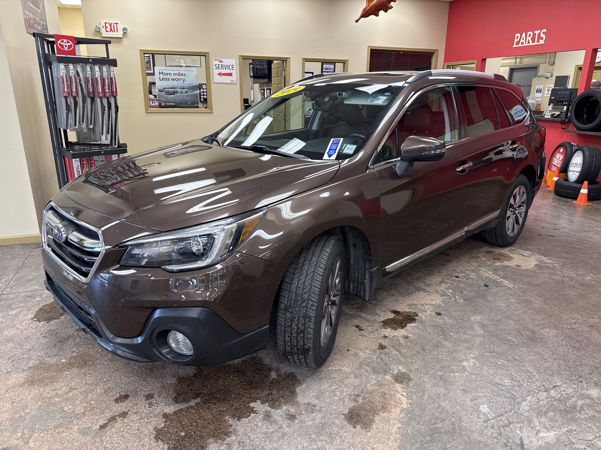 2019 Subaru Outback 2.5i Touring photo 2