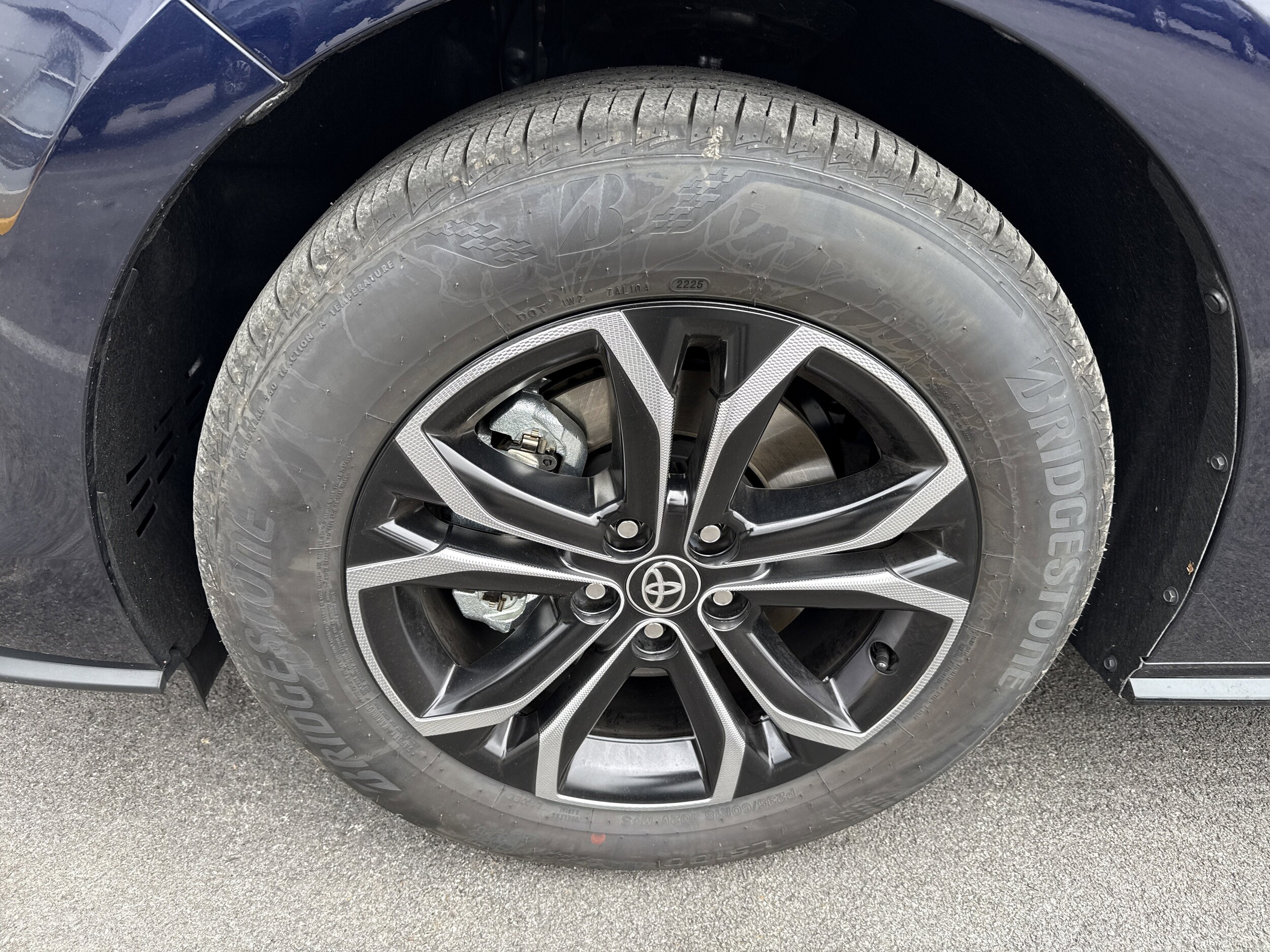 2025 Toyota Sienna Platinum photo 4