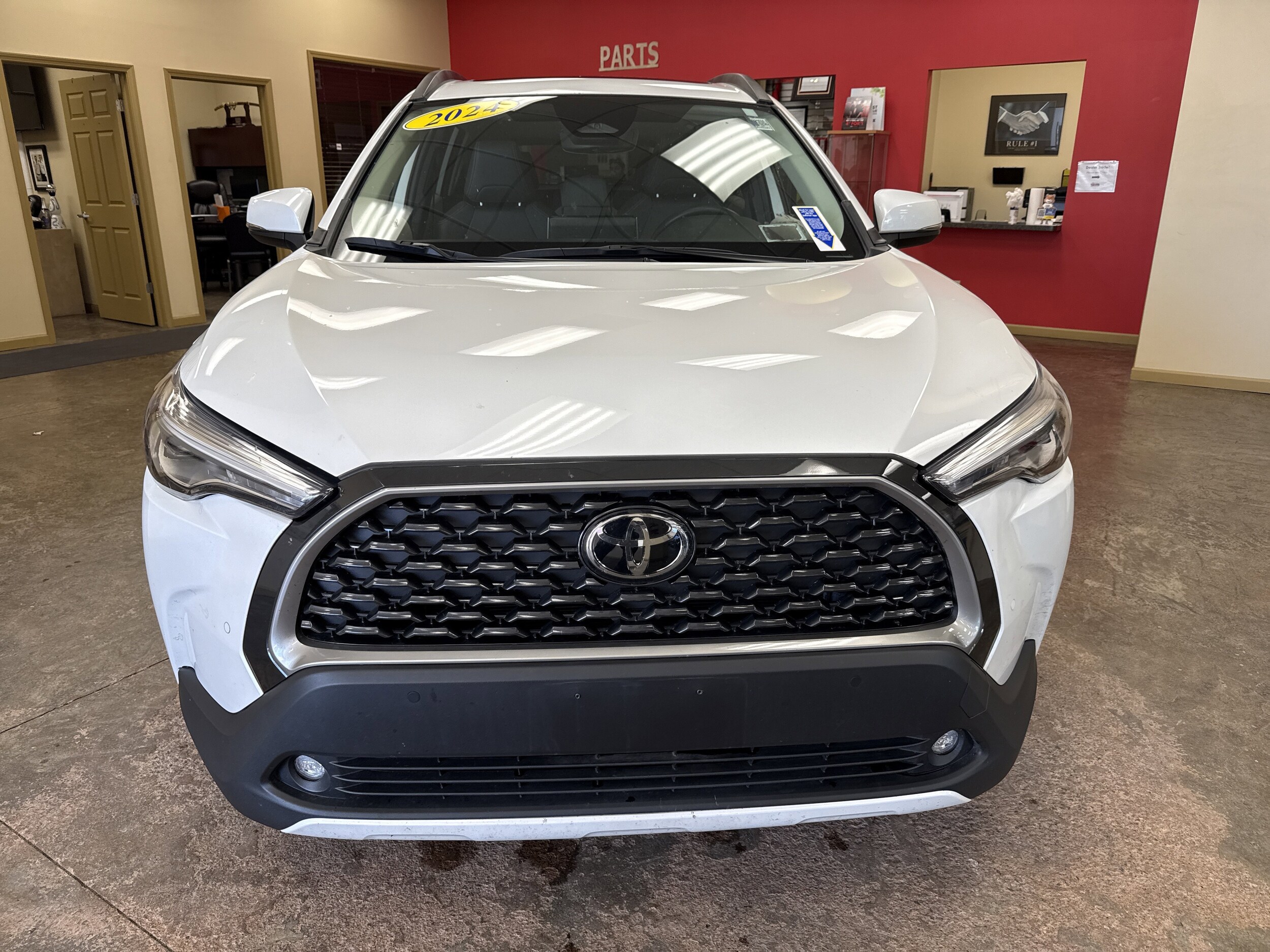 2024 Toyota Corolla Cross XLE photo 2