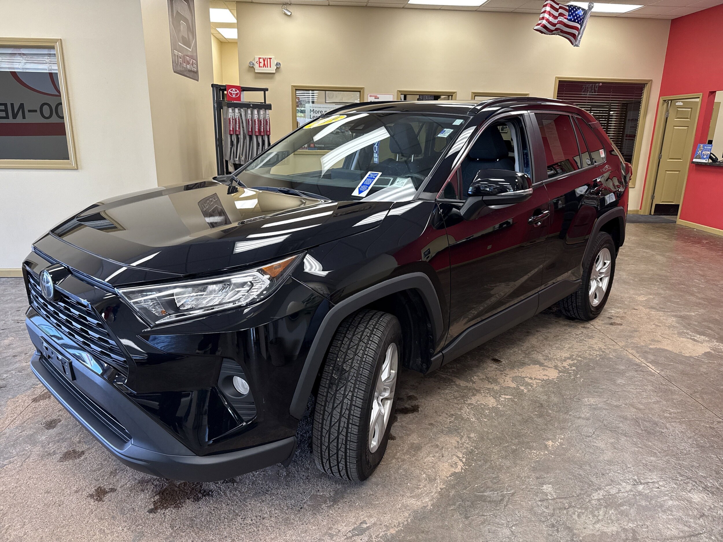 2019 Toyota RAV4 XLE photo 3