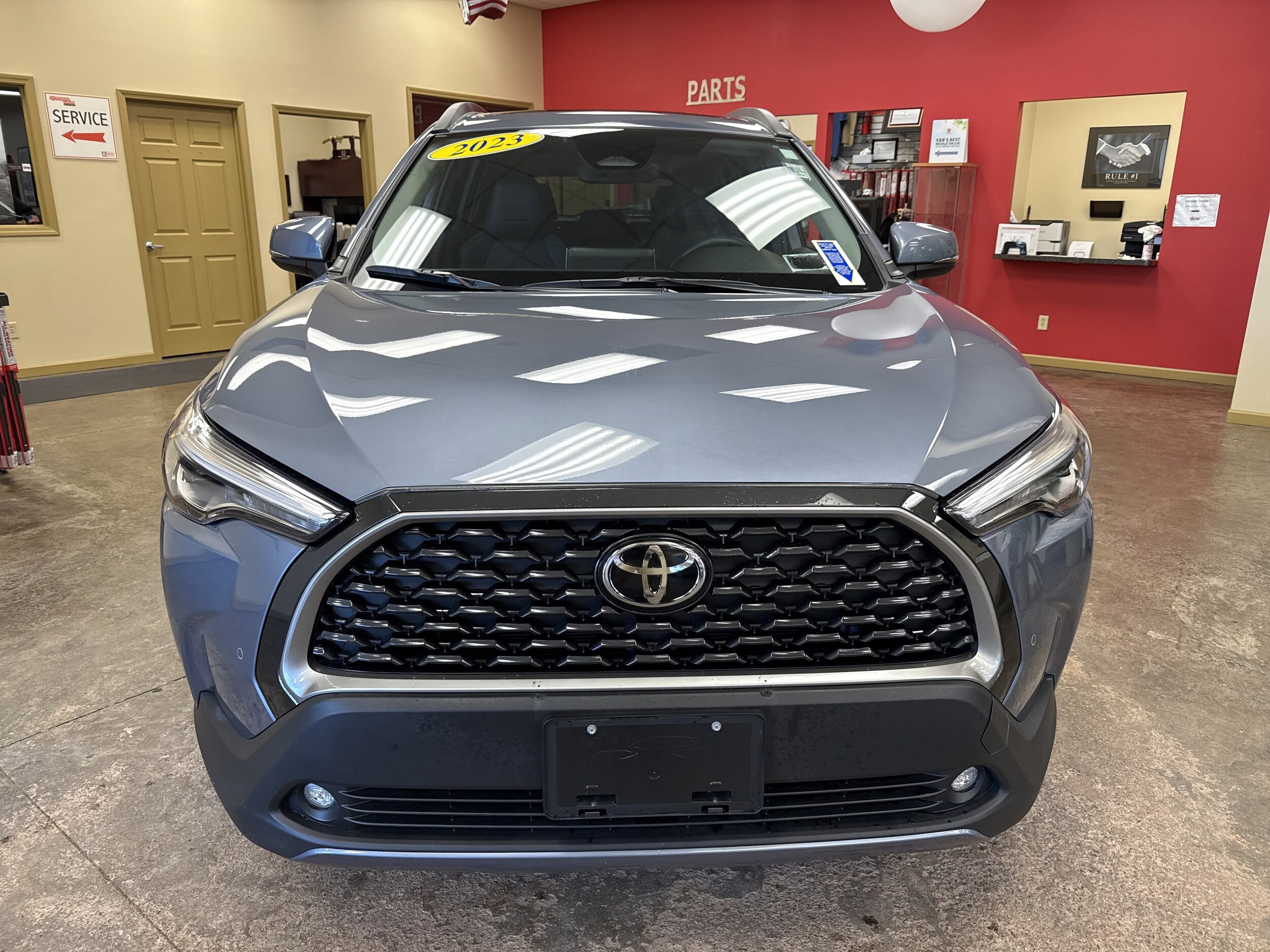 2023 Toyota Corolla Cross XLE photo 2