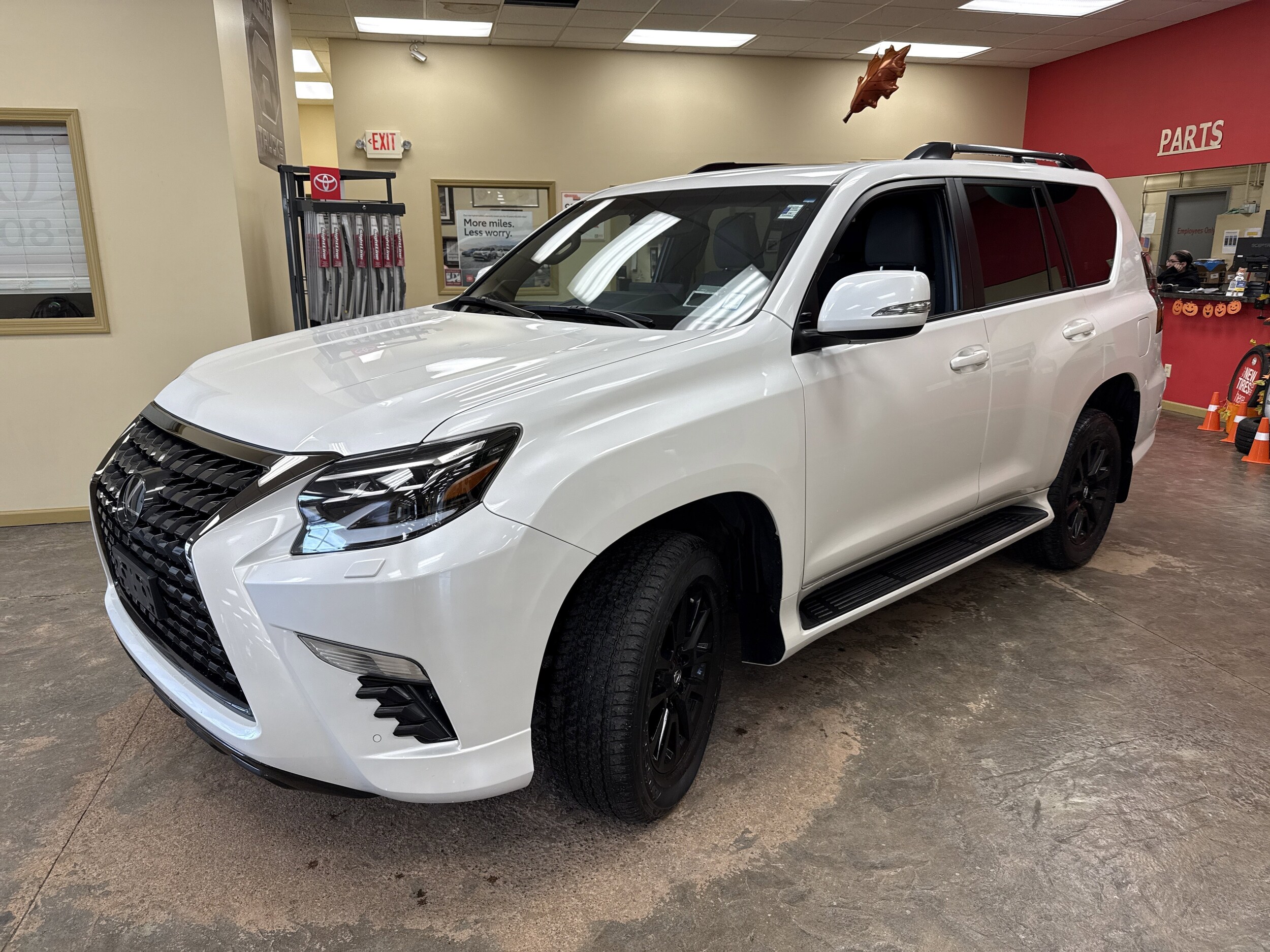 2023 Lexus GX 460 Luxury photo 3