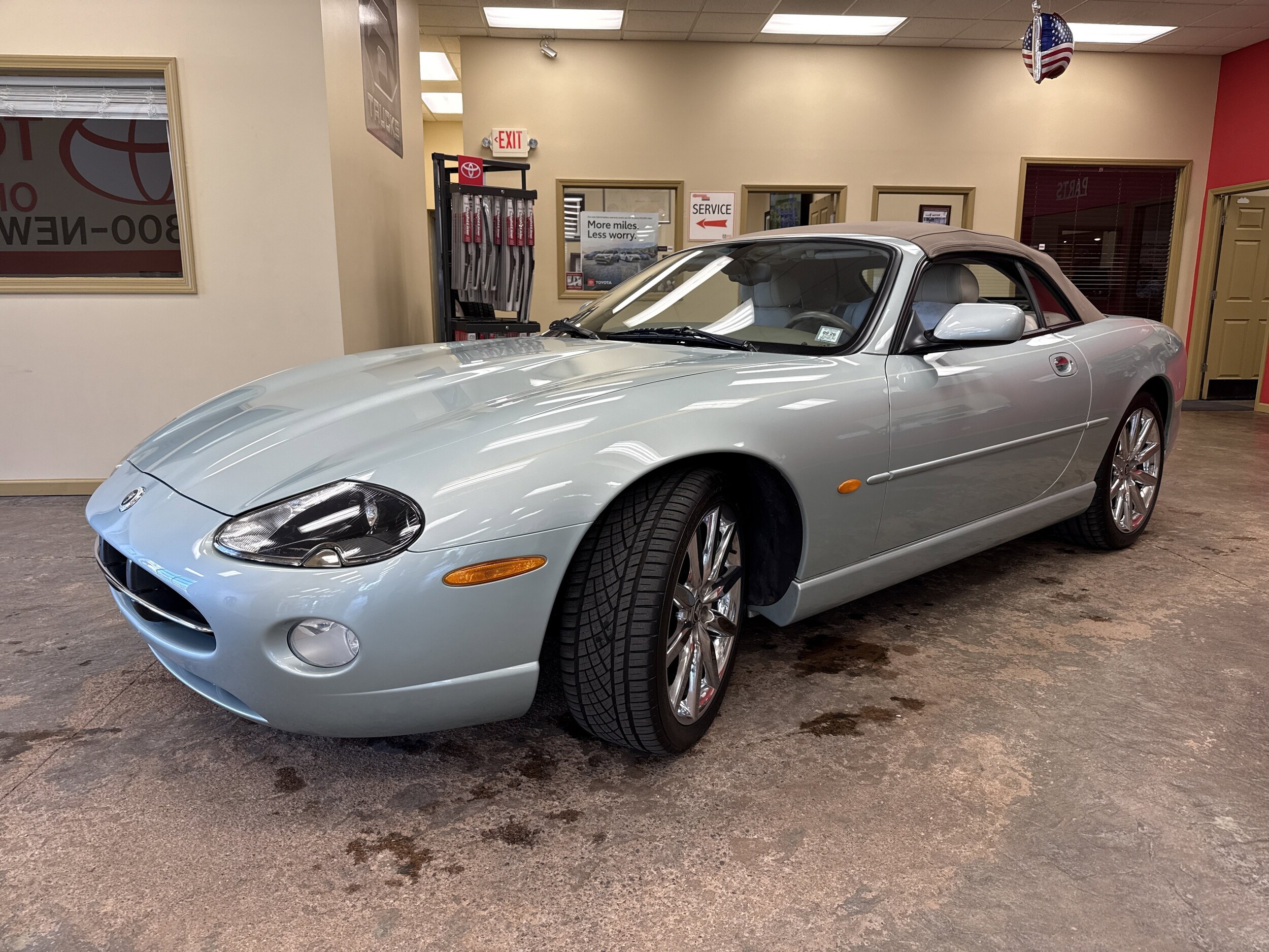 2006 Jaguar XK 8 Base Convertible photo 3