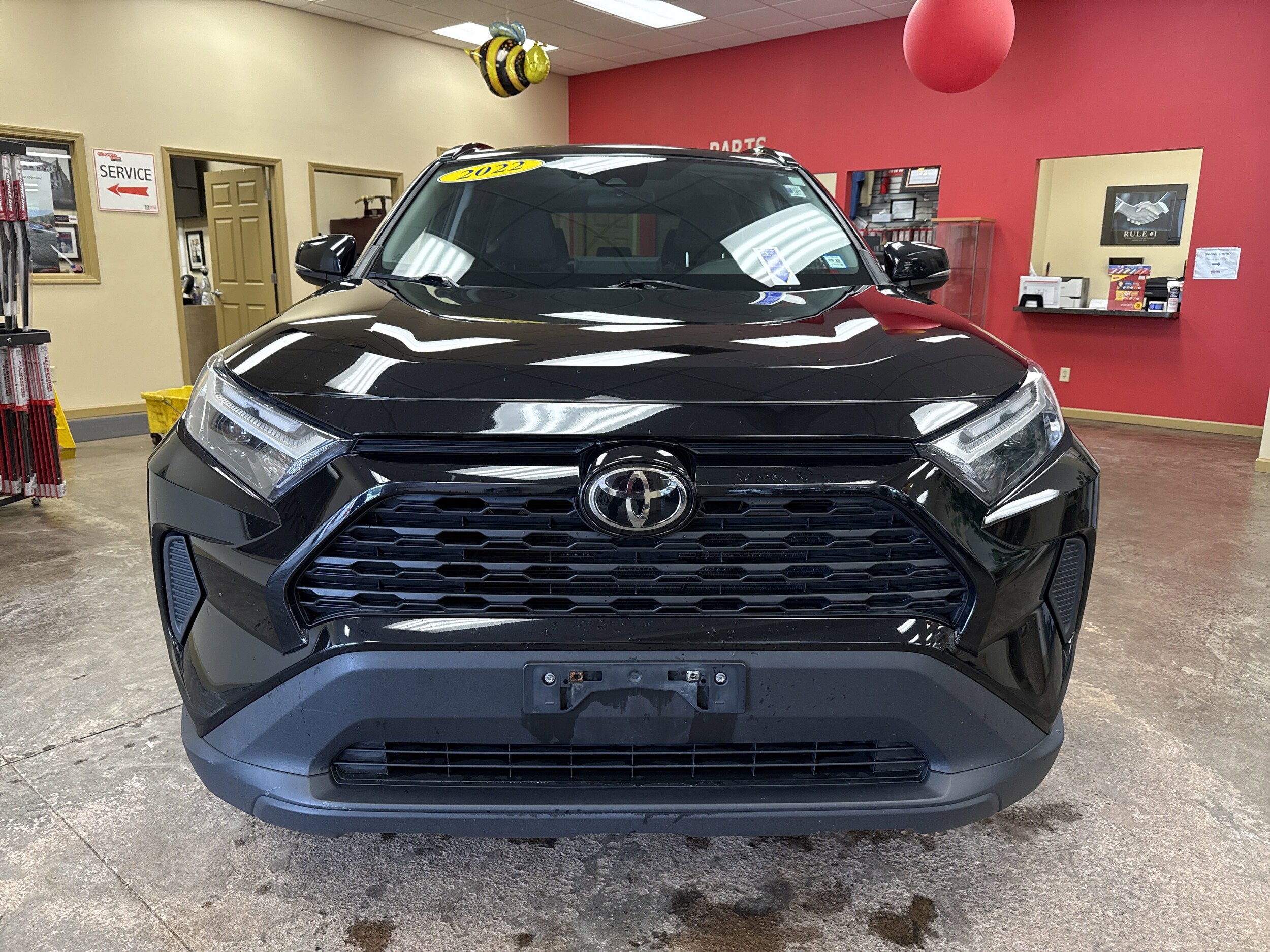 2022 Toyota RAV4 XLE photo 2