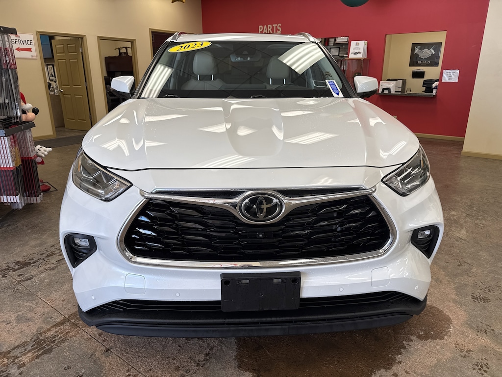 Used 2023 Toyota Highlander Limited SUV
