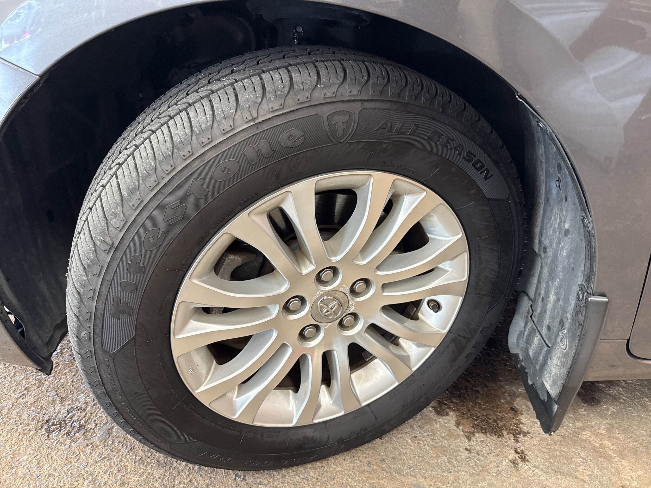 2017 Toyota Sienna XLE photo 4