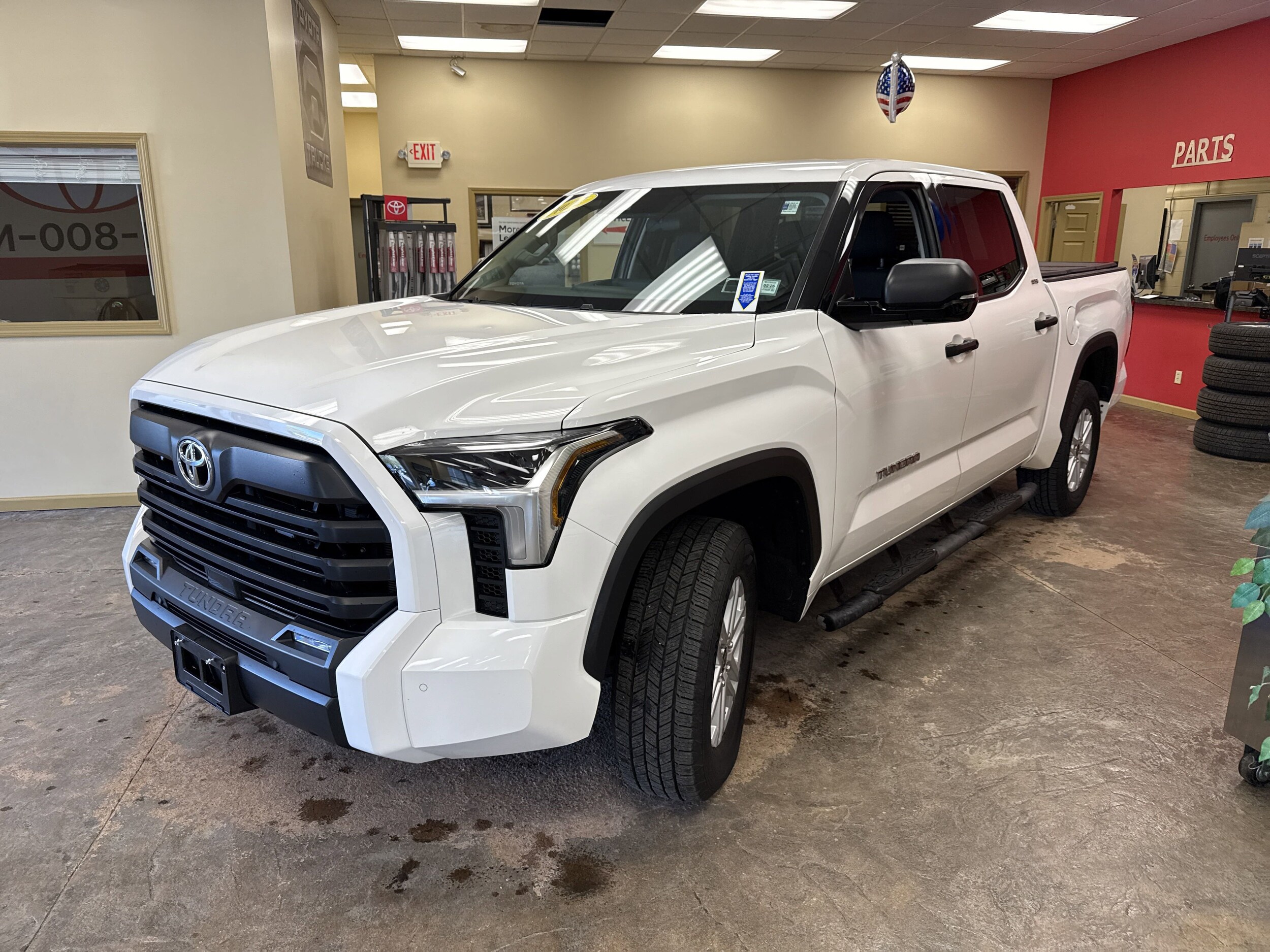 2022 Toyota Tundra SR5 CrewMax photo 3