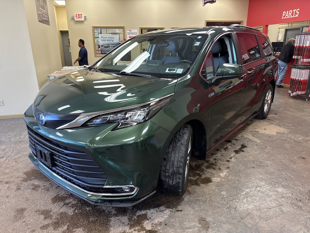 Used 2024 Toyota Sienna XLE 7 Passenger Van Passenger Van