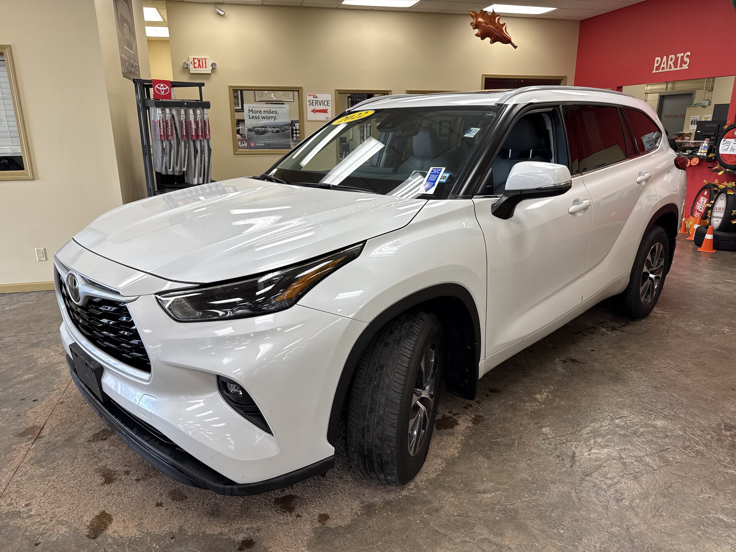 2022 Toyota Highlander XLE photo 3