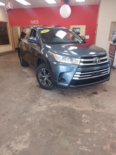 2017 Toyota Highlander LE V6 SUV