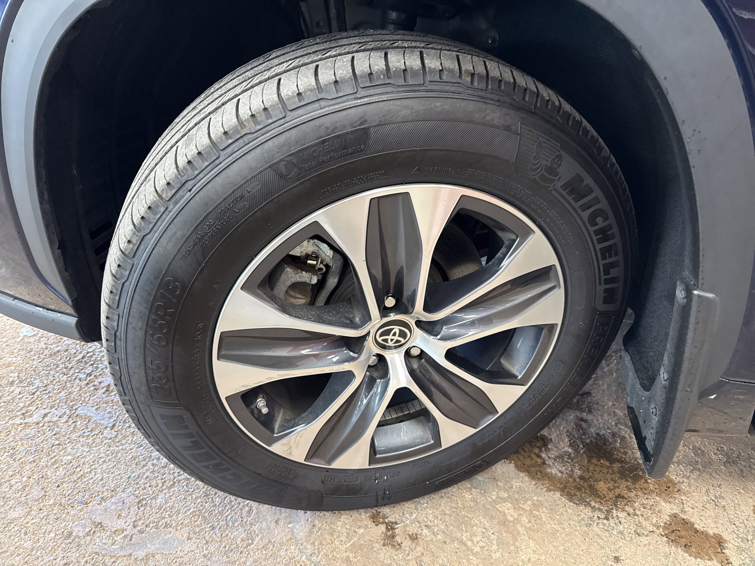2024 Toyota Highlander XLE photo 4