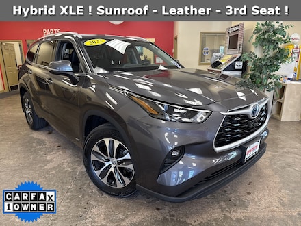 2022 Toyota Highlander Hybrid XLE SUV