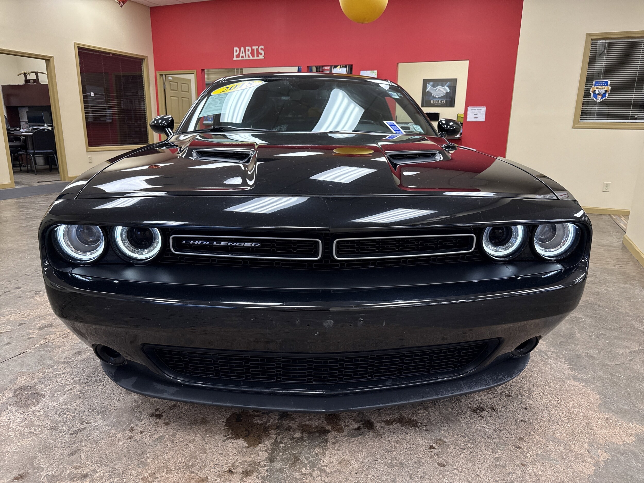 2018 Dodge Challenger SXT photo 2