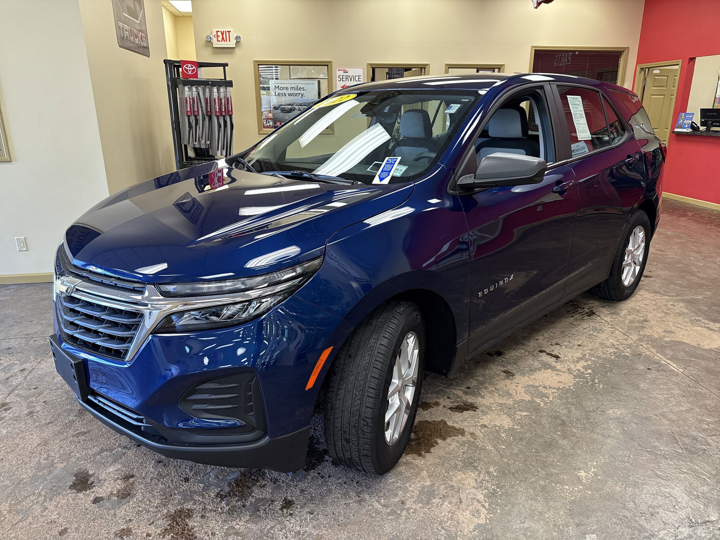 2022 Chevrolet Equinox LS photo 3