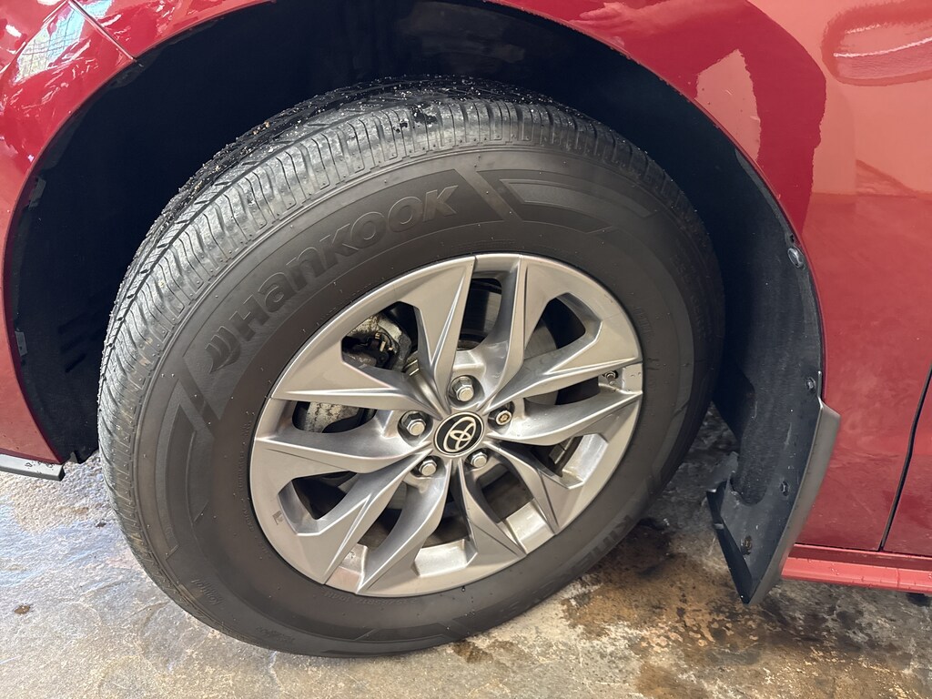 Used 2021 Toyota Sienna XLE 8 Passenger Van