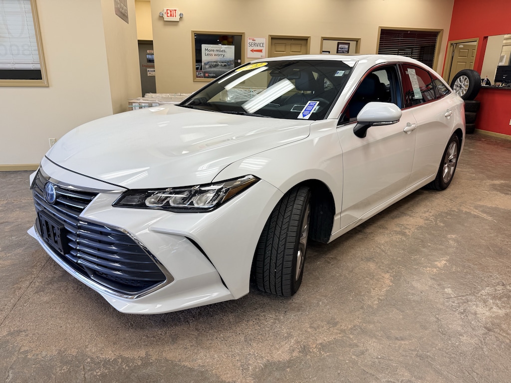 Used 2022 Toyota Avalon Hybrid XLE Sedan