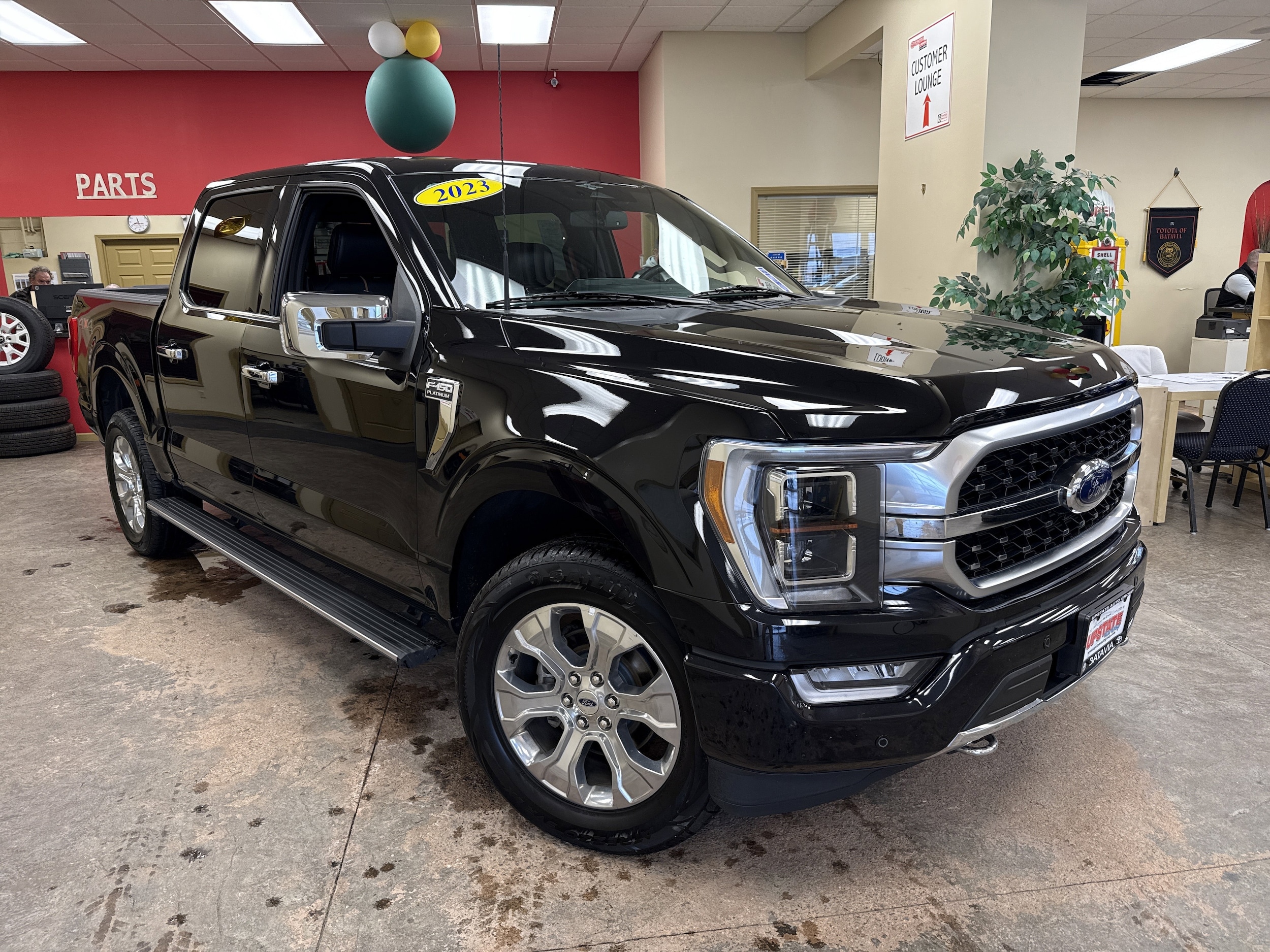 2023 Ford F-150 Platinum's photo