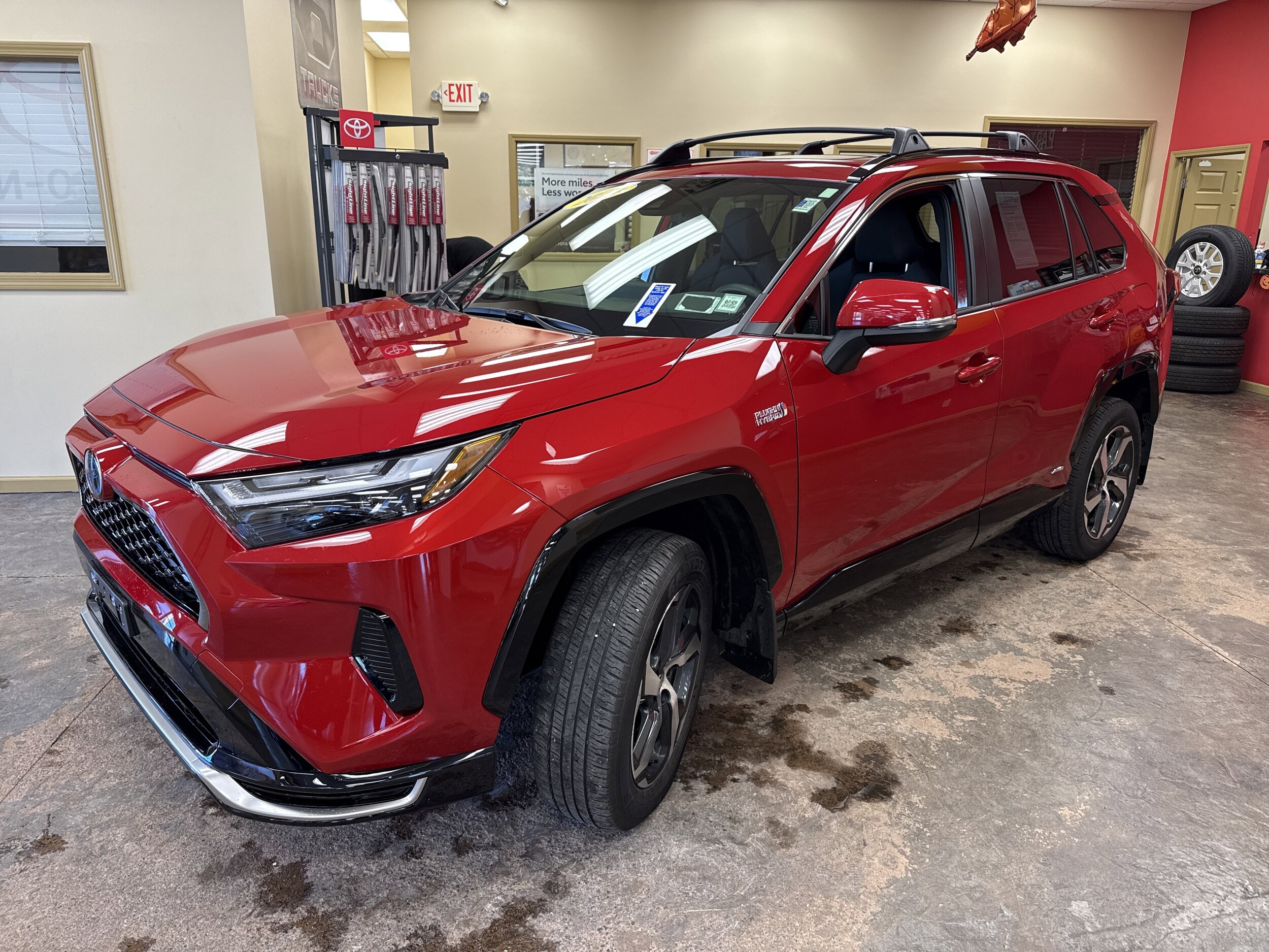 2024 Toyota RAV4 Prime SE photo 3