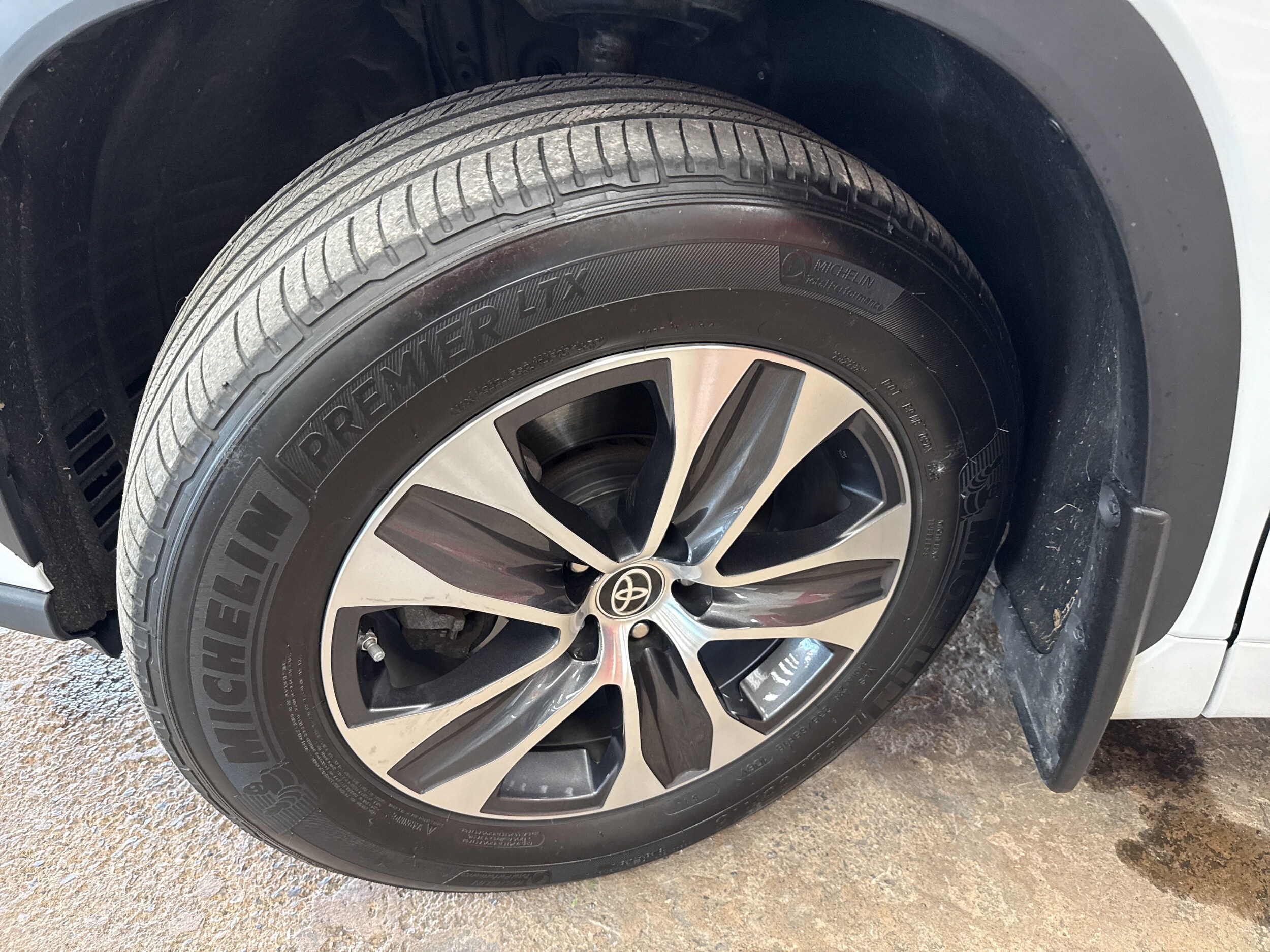 2022 Toyota Highlander XLE photo 4