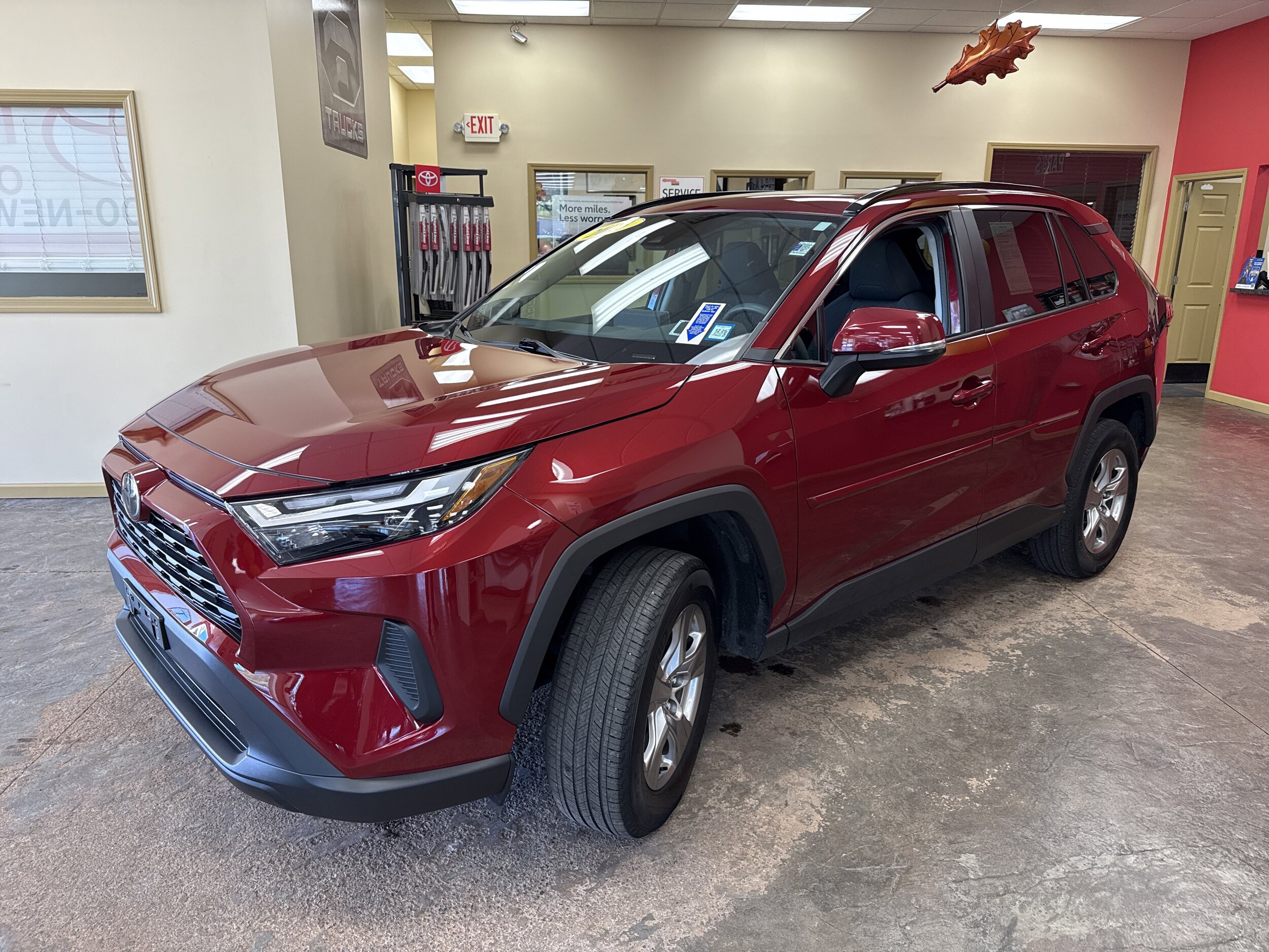 2023 Toyota RAV4 XLE photo 3