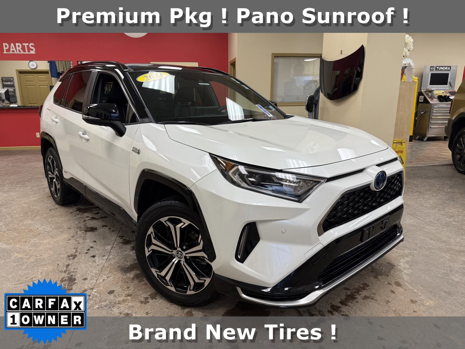 2021 Toyota RAV4 XSE's photo