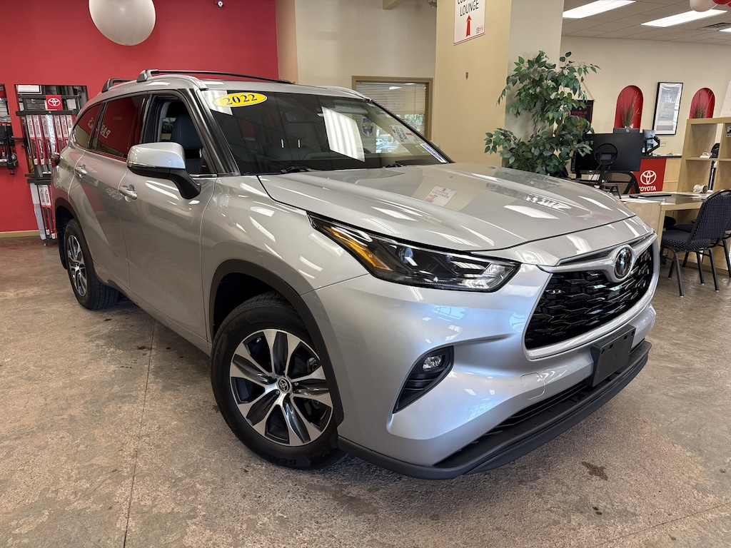 Used 2022 Toyota Highlander XLE SUV
