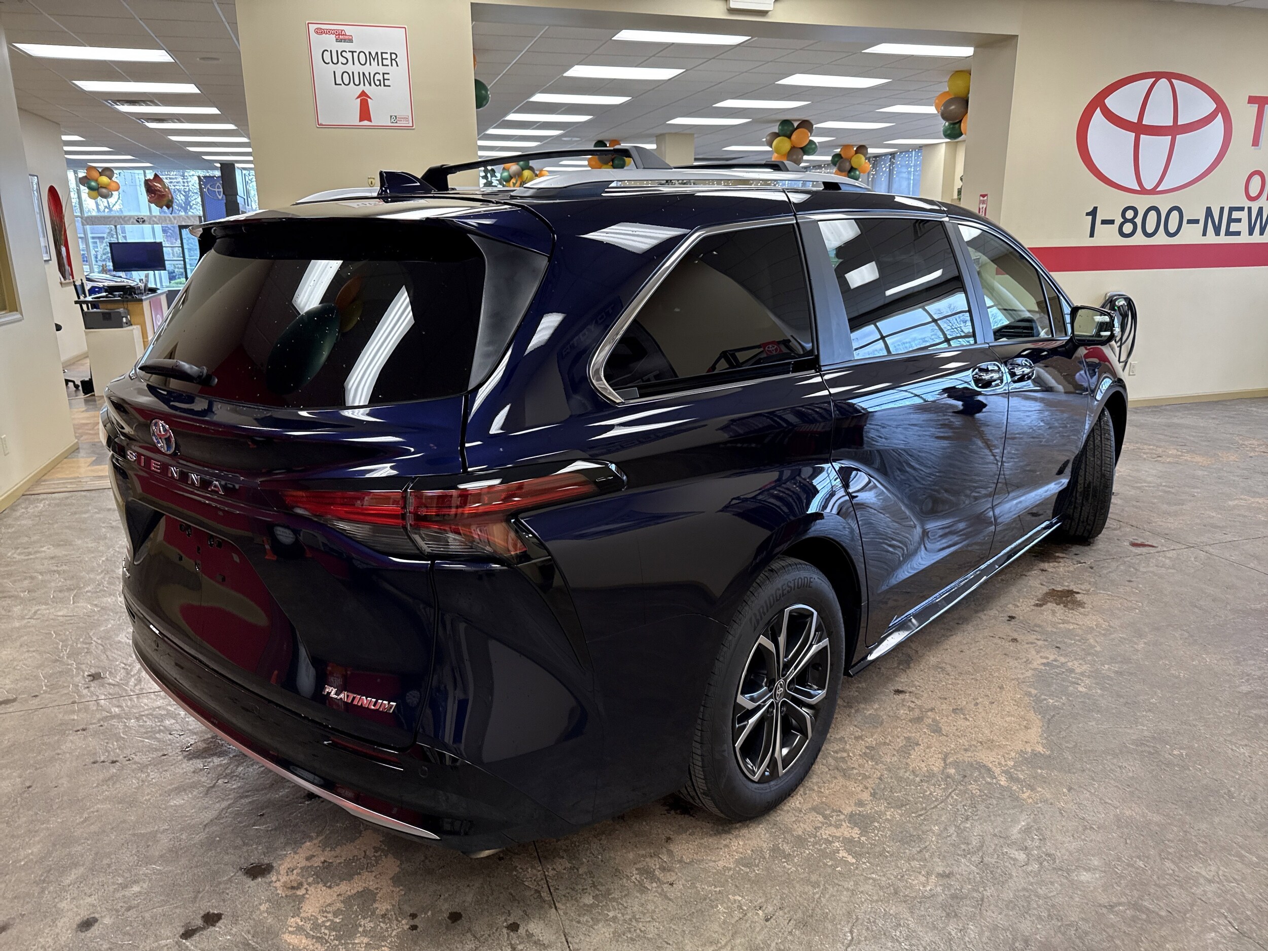 2025 Toyota Sienna Platinum photo 3