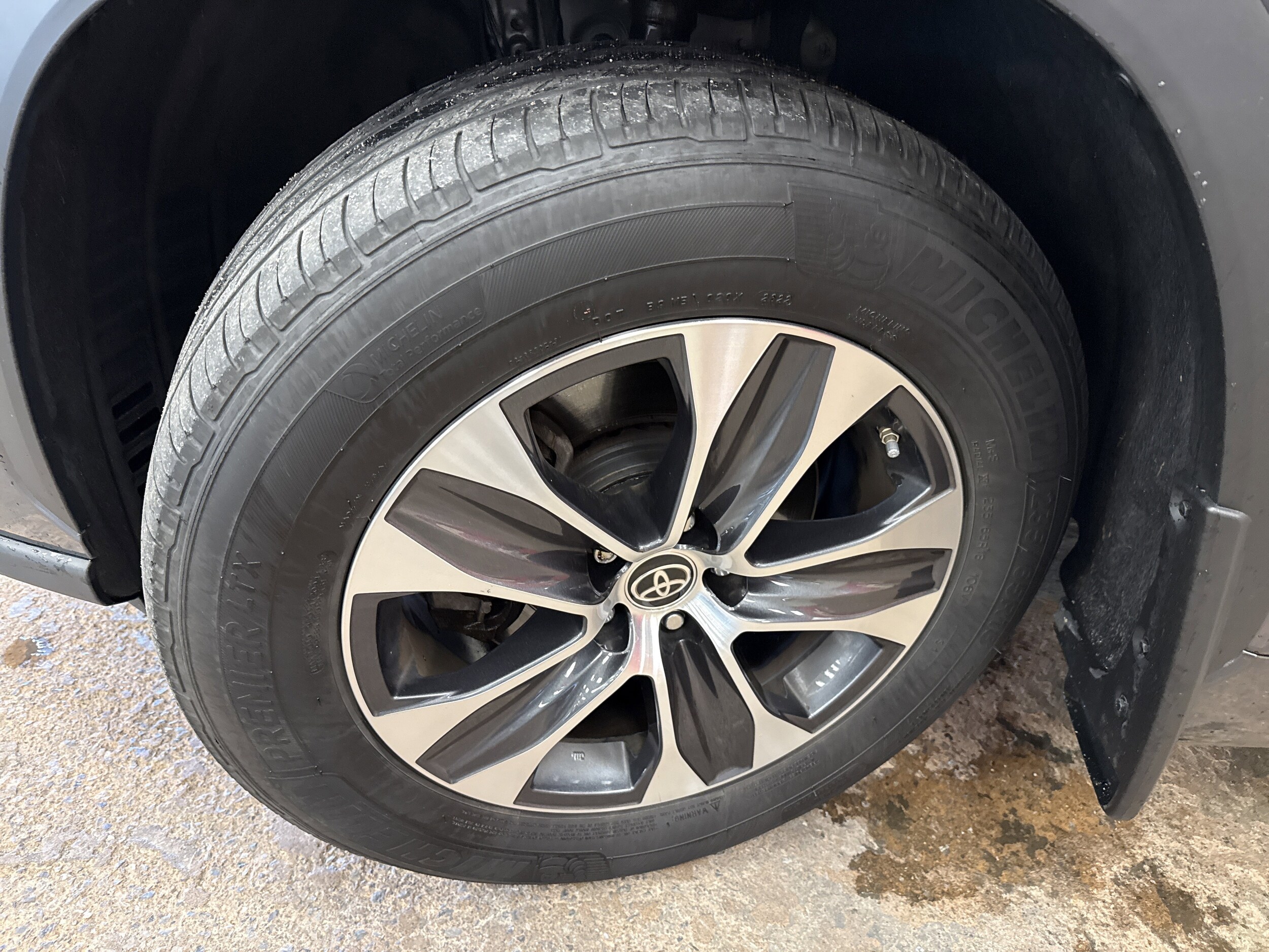 2022 Toyota Highlander XLE photo 4