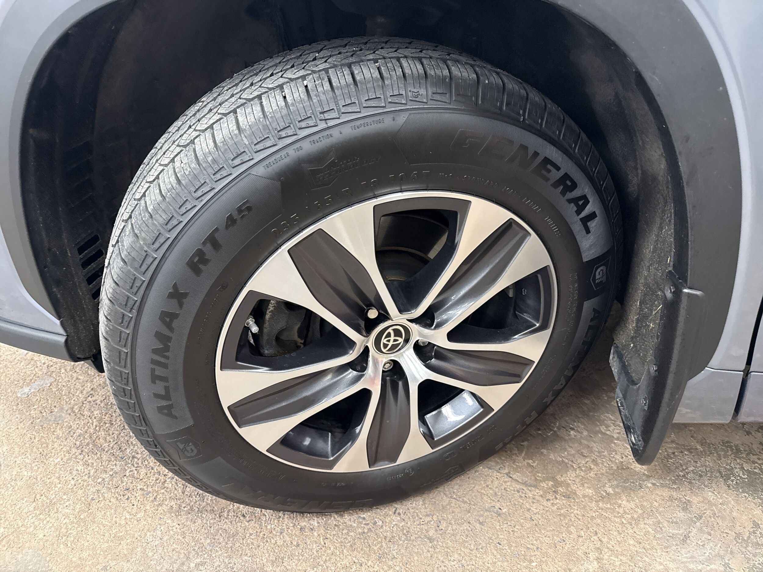 2021 Toyota Highlander XLE photo 4
