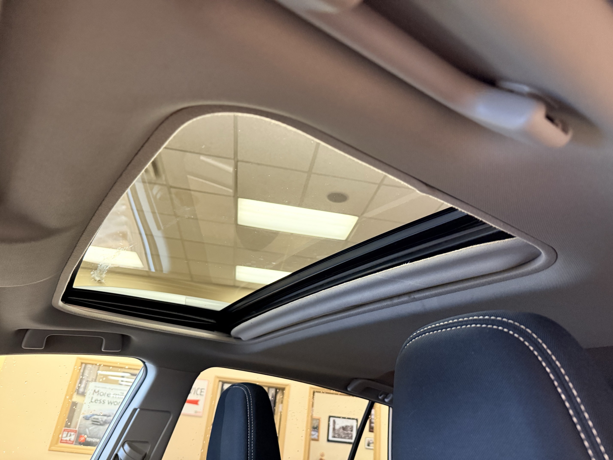 2015 Toyota RAV4 XLE - Photo 6