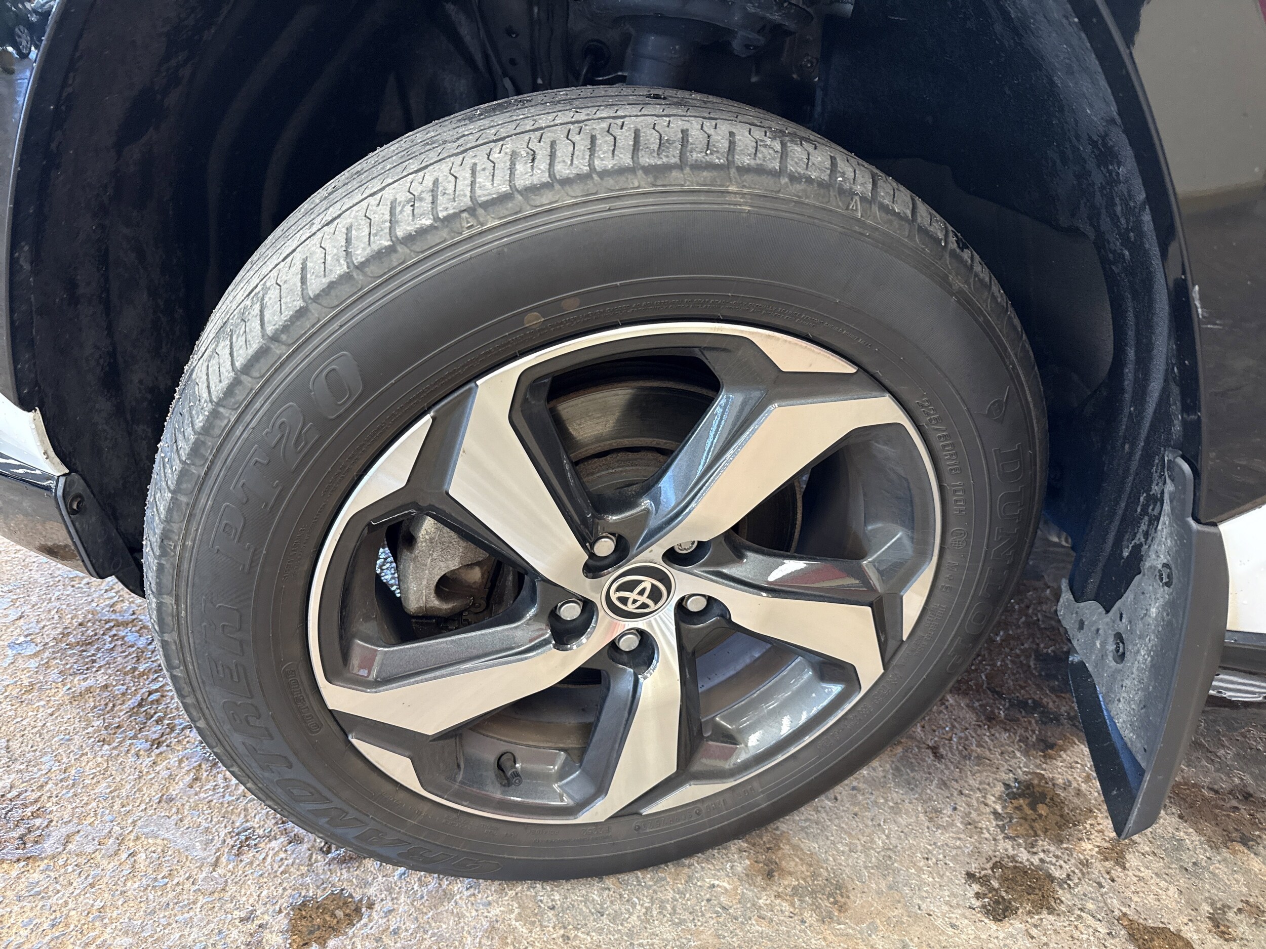 2023 Toyota RAV4 Prime SE photo 3
