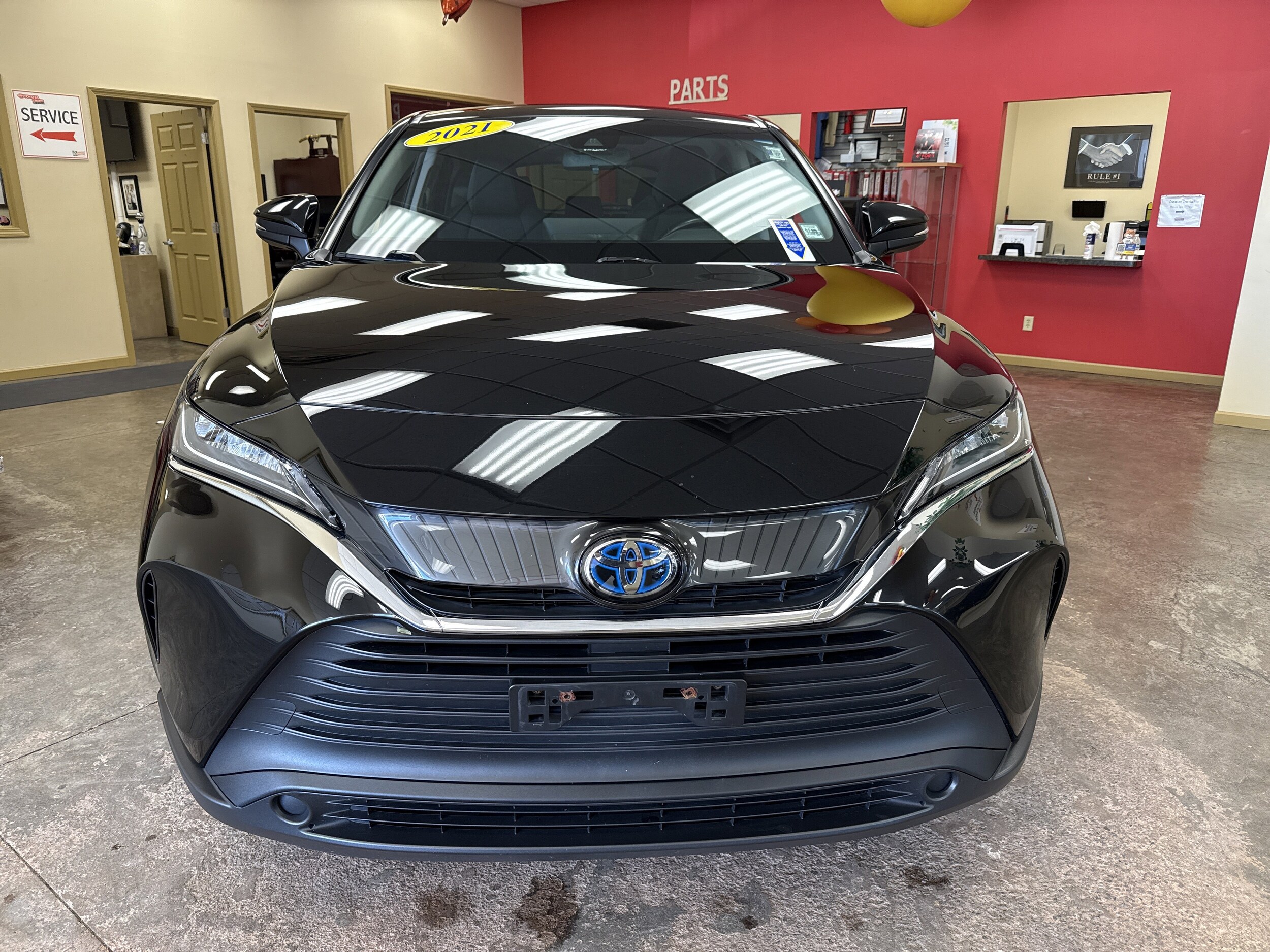 2021 Toyota Venza LE photo 2