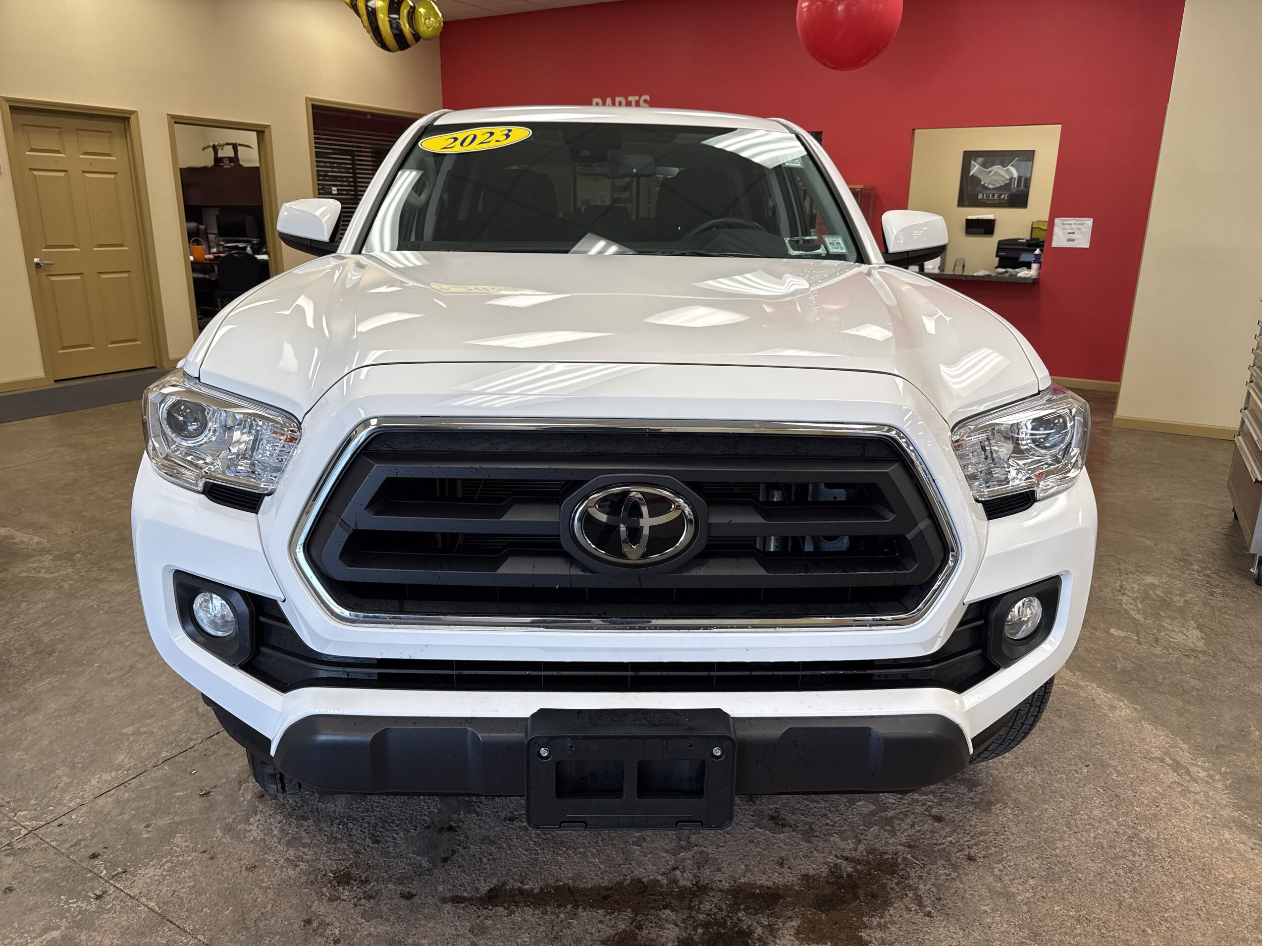 2023 Toyota Tacoma SR5 V6 photo 2