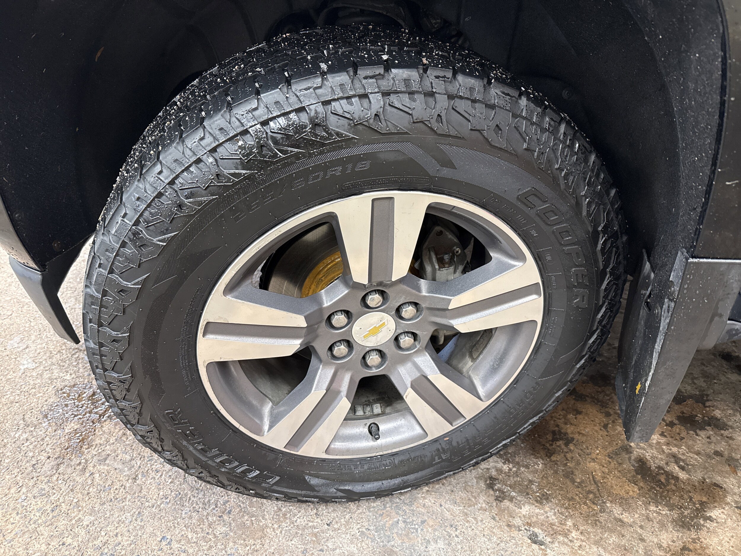 2017 Chevrolet Colorado LT photo 2