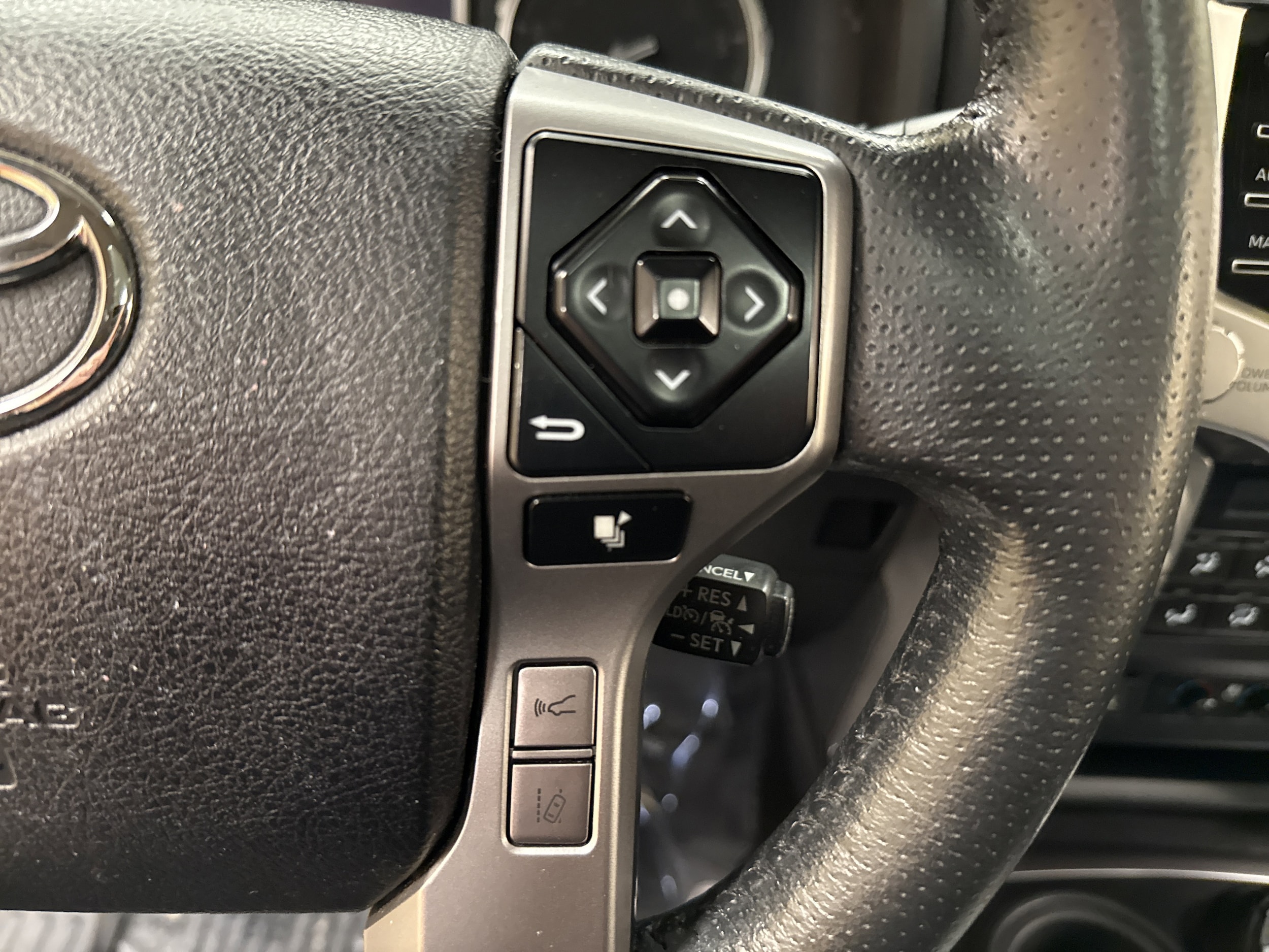 2022 Toyota 4Runner Limited - Photo 32