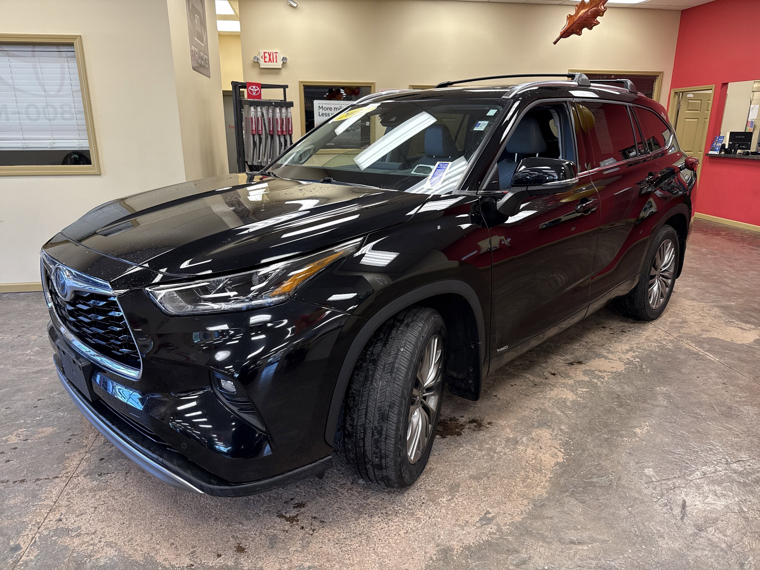 2022 Toyota Highlander Hybrid Platinum photo 3