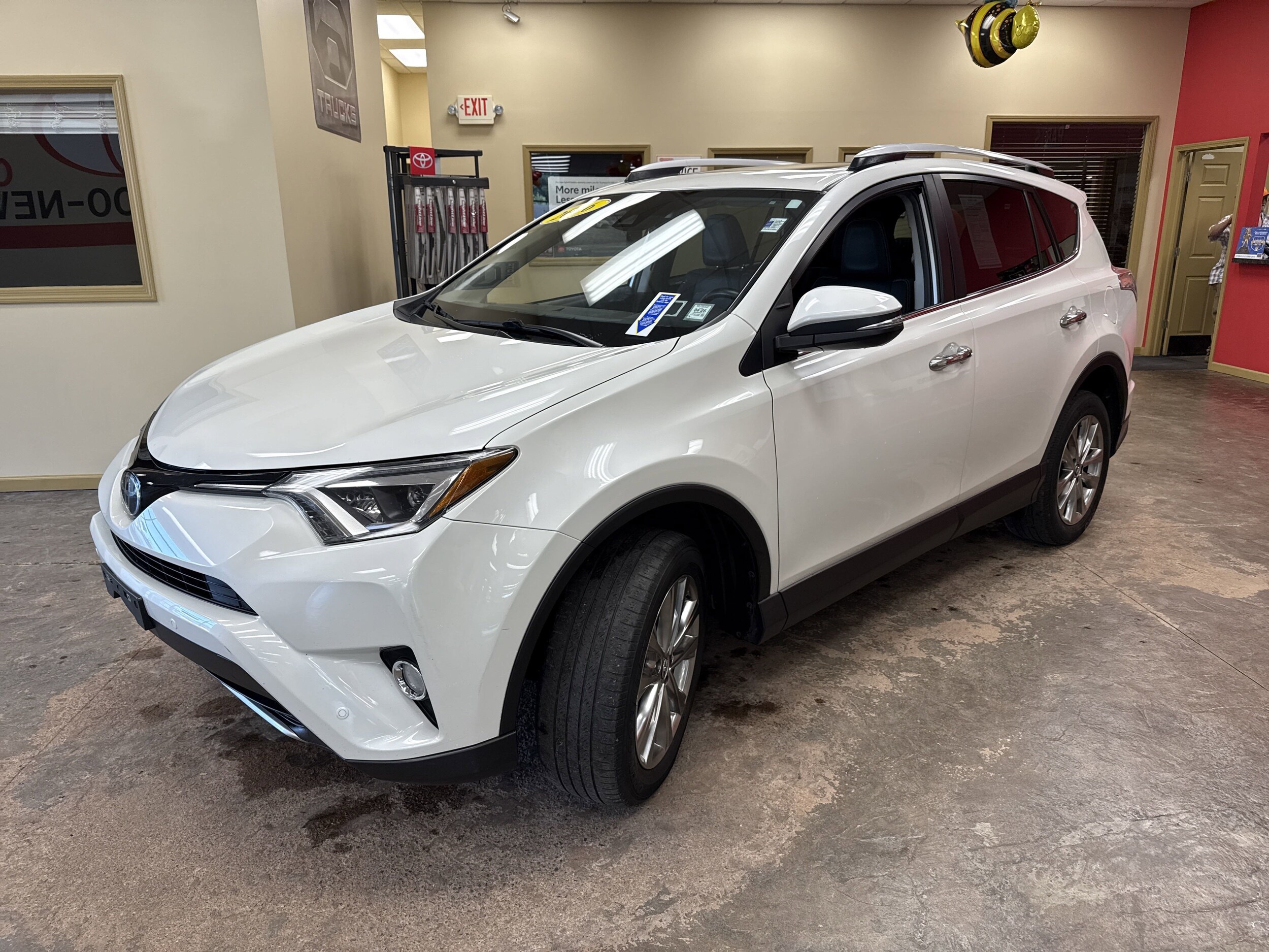 2016 Toyota RAV4 Limited photo 3