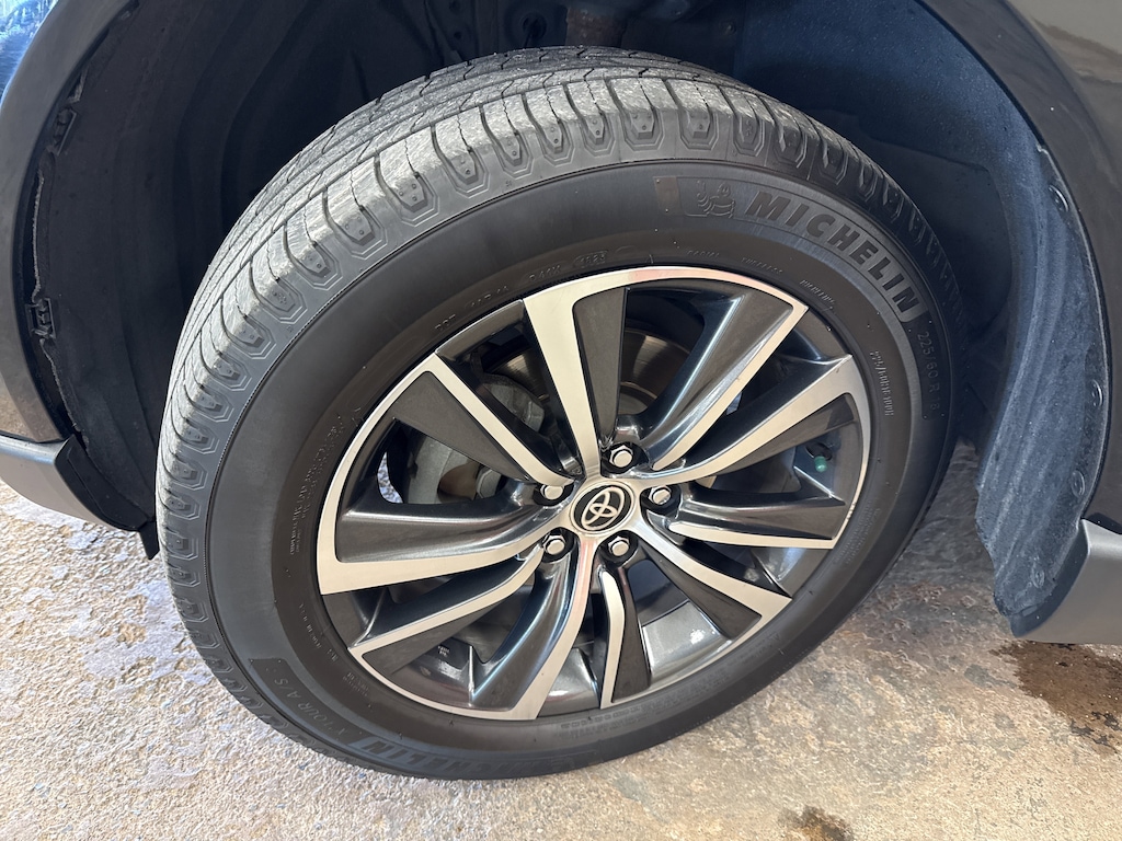 Used 2021 Toyota Venza LE SUV