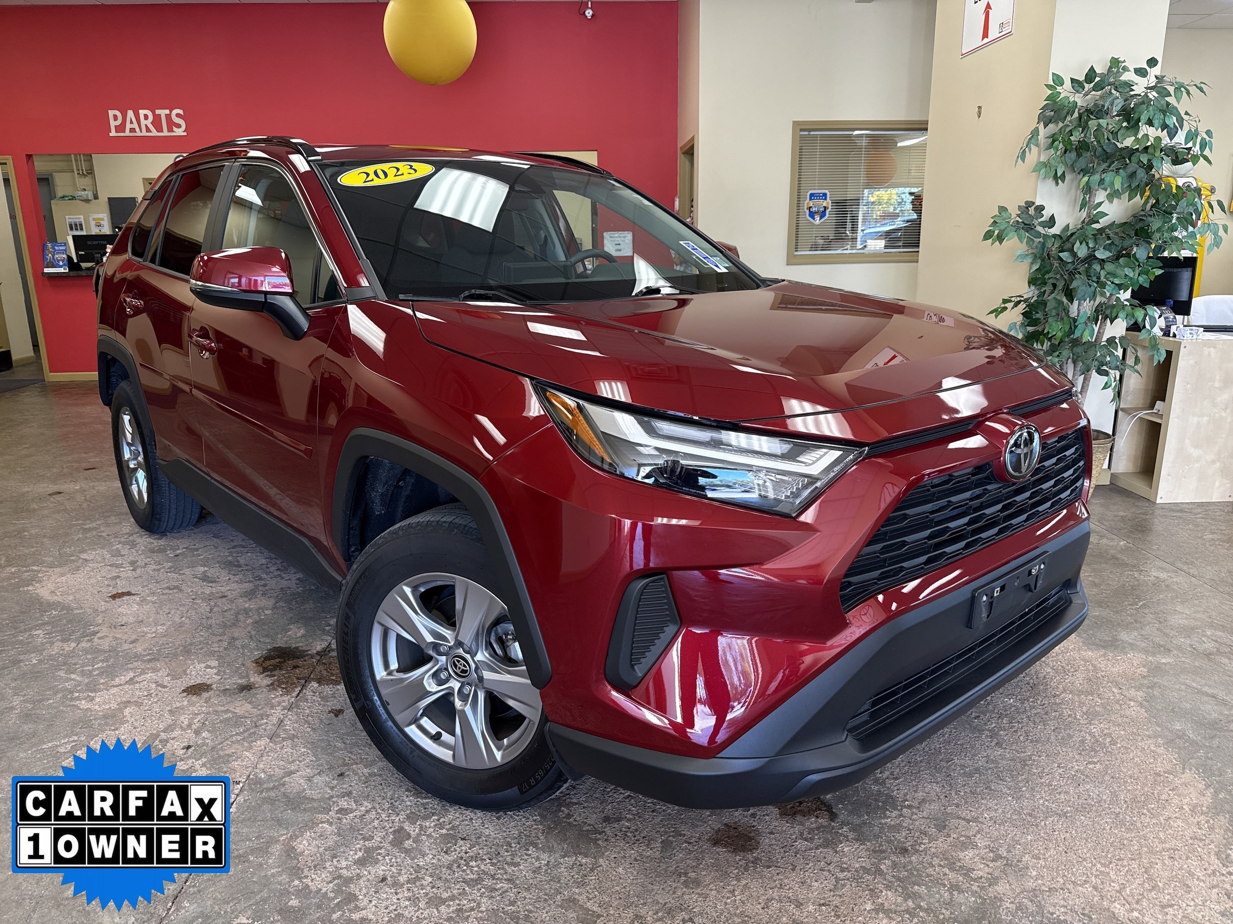 2023 Toyota RAV4 XLE's photo